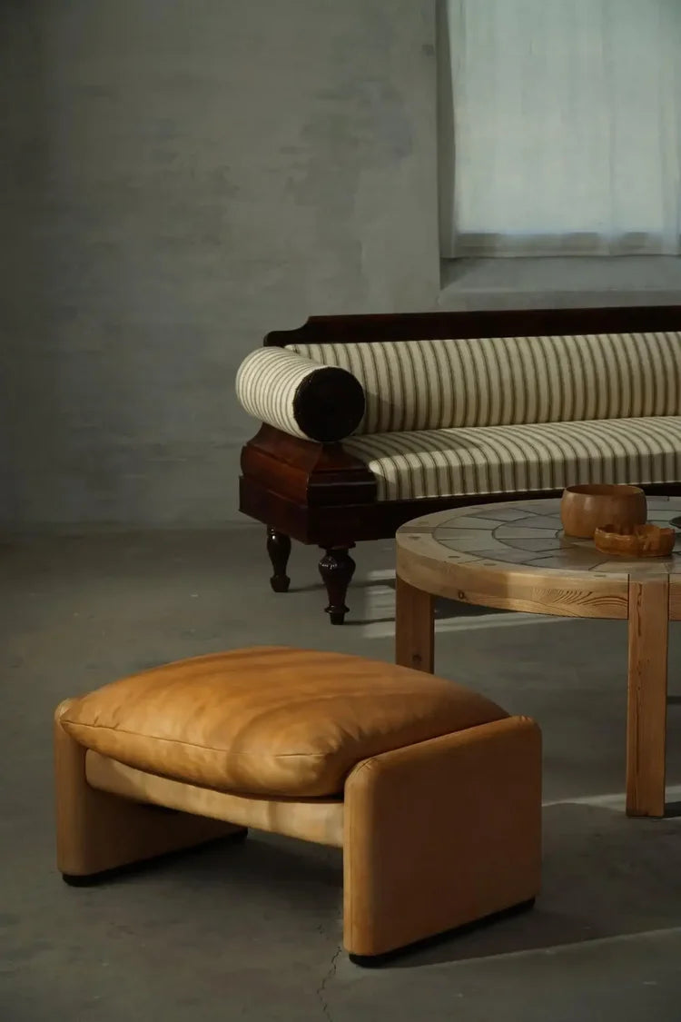 Maralunga_Leather_Ottoman_by_Vico_Magistretti_for_Cassina,_Italian_Modern_Design