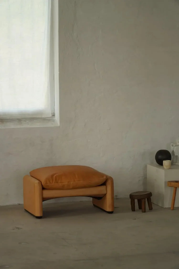 Maralunga_Leather_Ottoman_by_Vico_Magistretti_for_Cassina,_Italian_Modern_Design