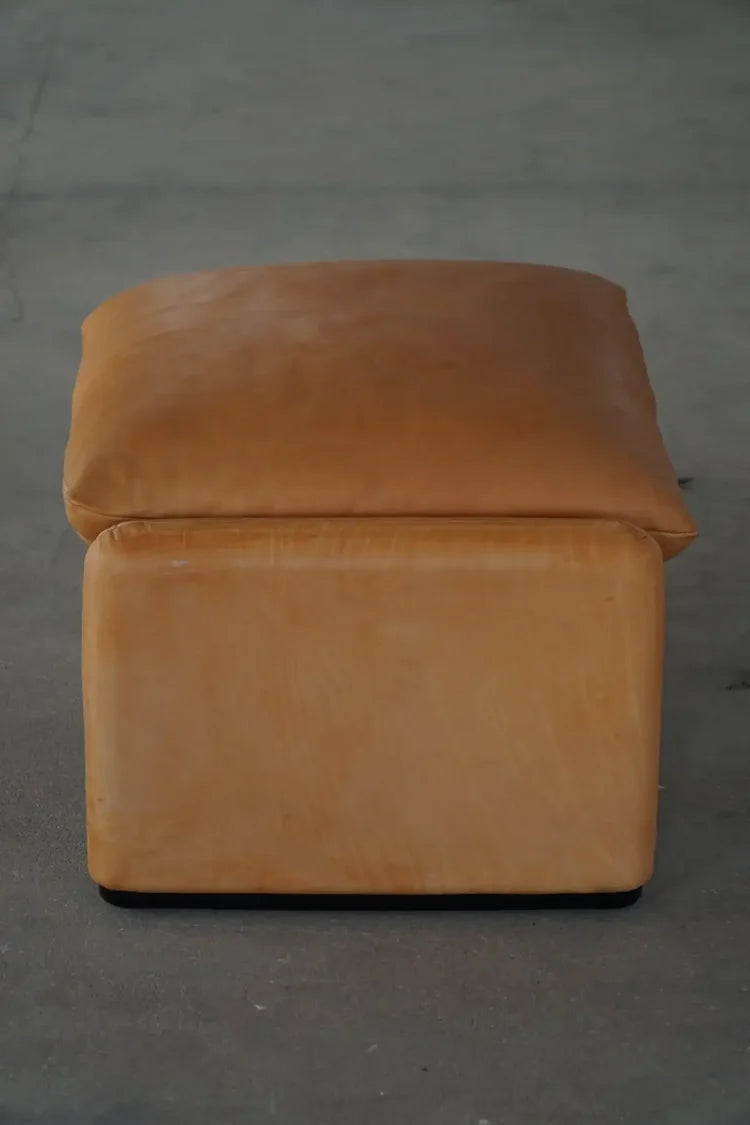 Maralunga_Leather_Ottoman_by_Vico_Magistretti_for_Cassina,_Italian_Modern_Design