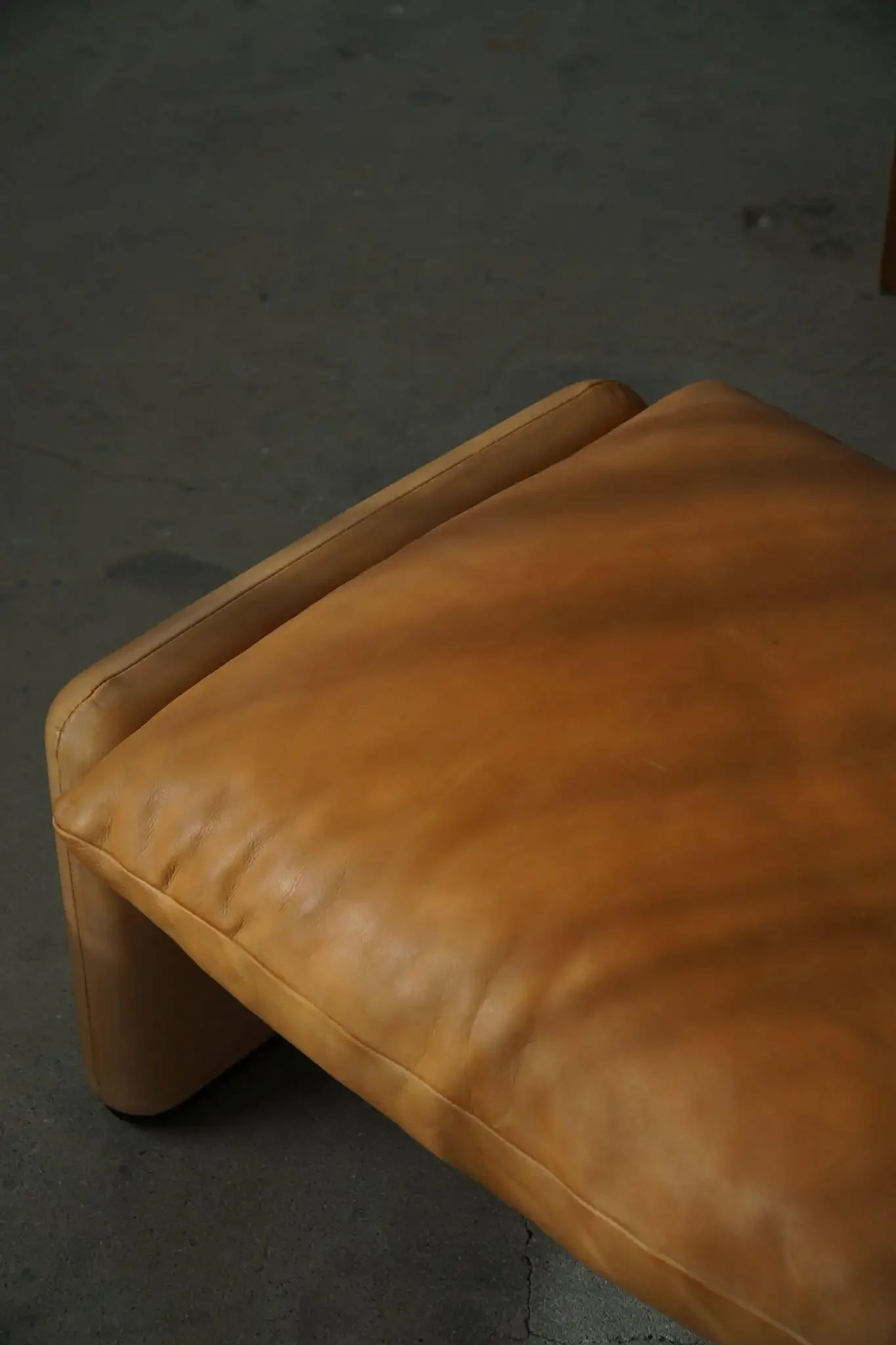Maralunga_Leather_Ottoman_by_Vico_Magistretti_for_Cassina,_Italian_Modern_Design
