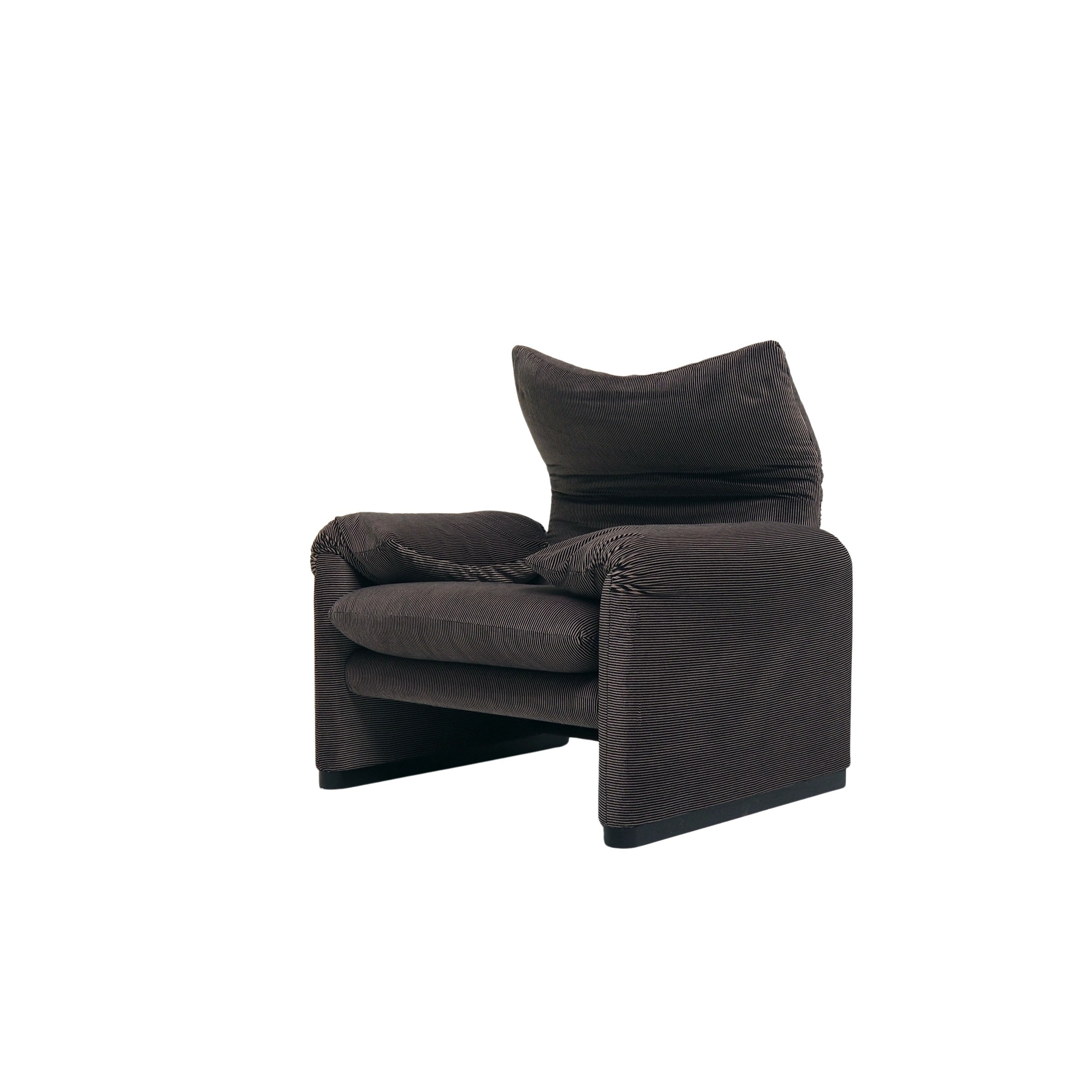 Maralunga_Lounge_Chair_by_Vico_Magistretti_for_Cassina
