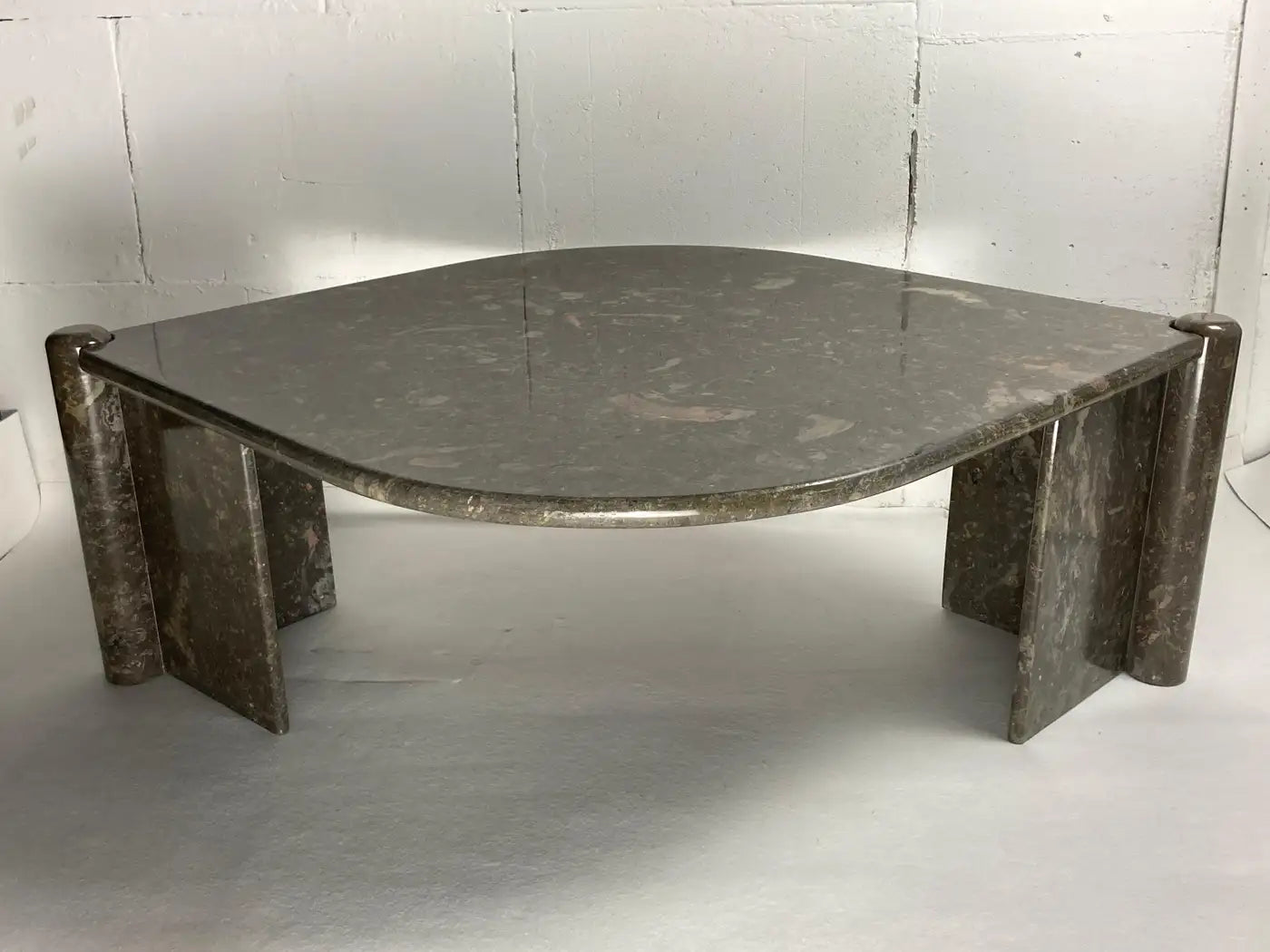 Marble_Coffee_Table_in_the_Style_of_Angelo_Mangiarotti,_1980s,_Italy