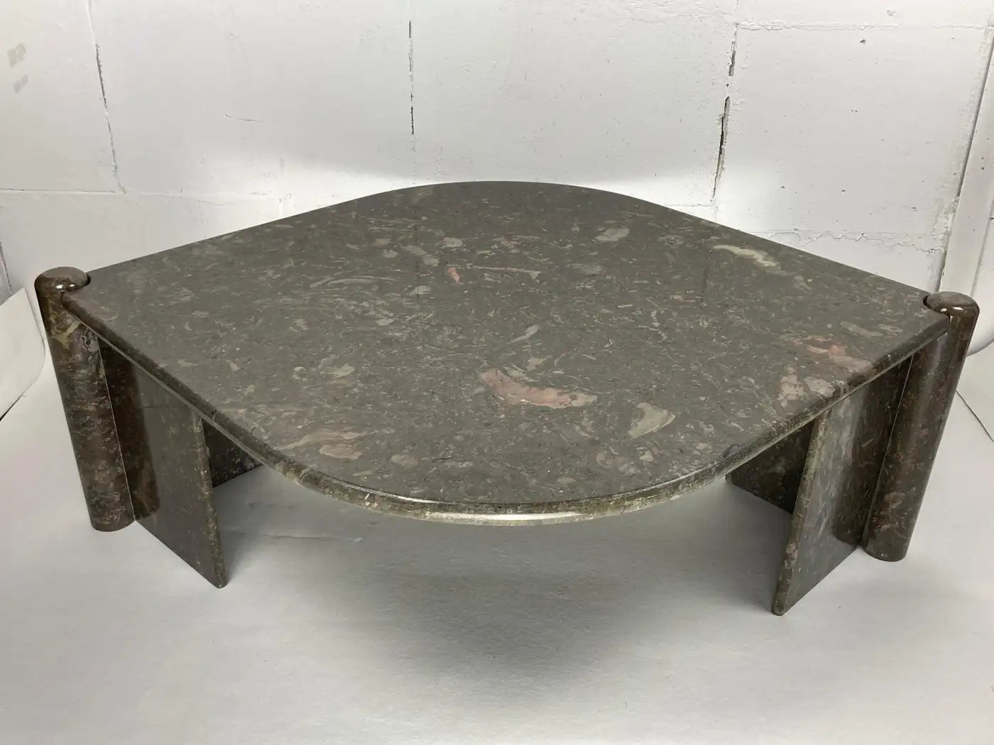 Marble_Coffee_Table_in_the_Style_of_Angelo_Mangiarotti,_1980s,_Italy