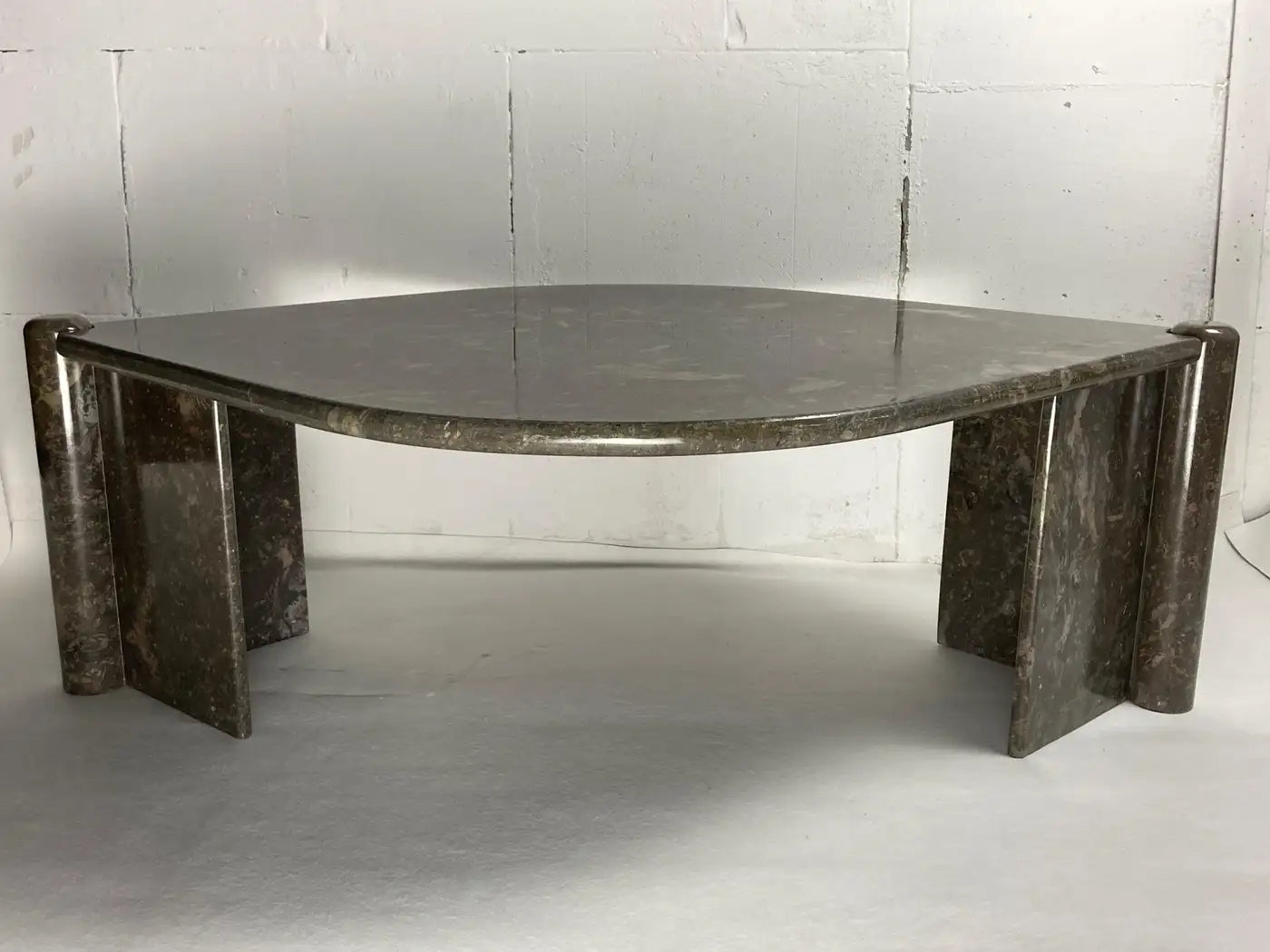 Marble_Coffee_Table_in_the_Style_of_Angelo_Mangiarotti,_1980s,_Italy