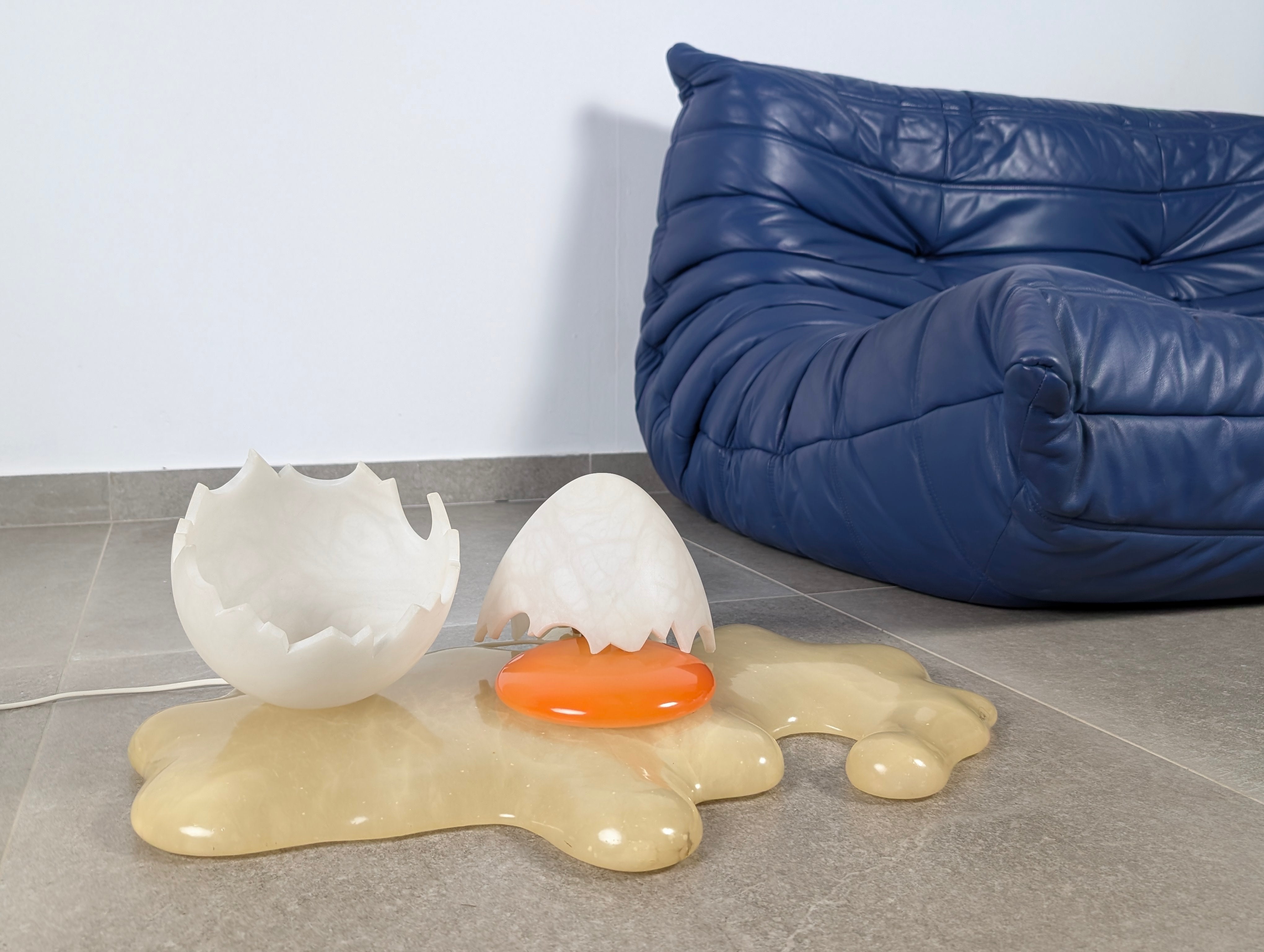 Postmodern_Alabaster_Egg_Table_Lamp_by_Marco_Ricciardi,_Handmade_in_Italy,_1980s