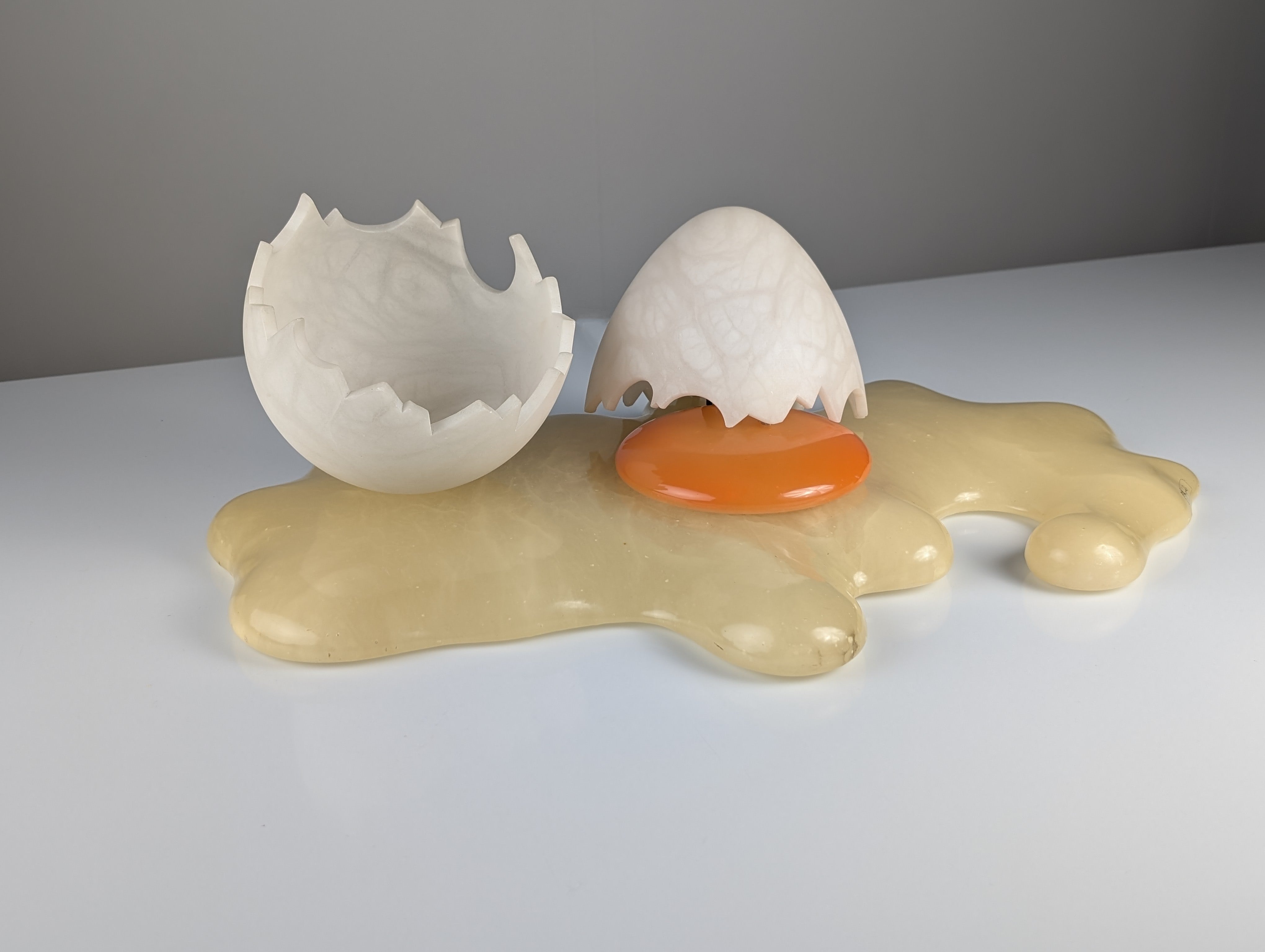 Postmodern_Alabaster_Egg_Table_Lamp_by_Marco_Ricciardi,_Handmade_in_Italy,_1980s