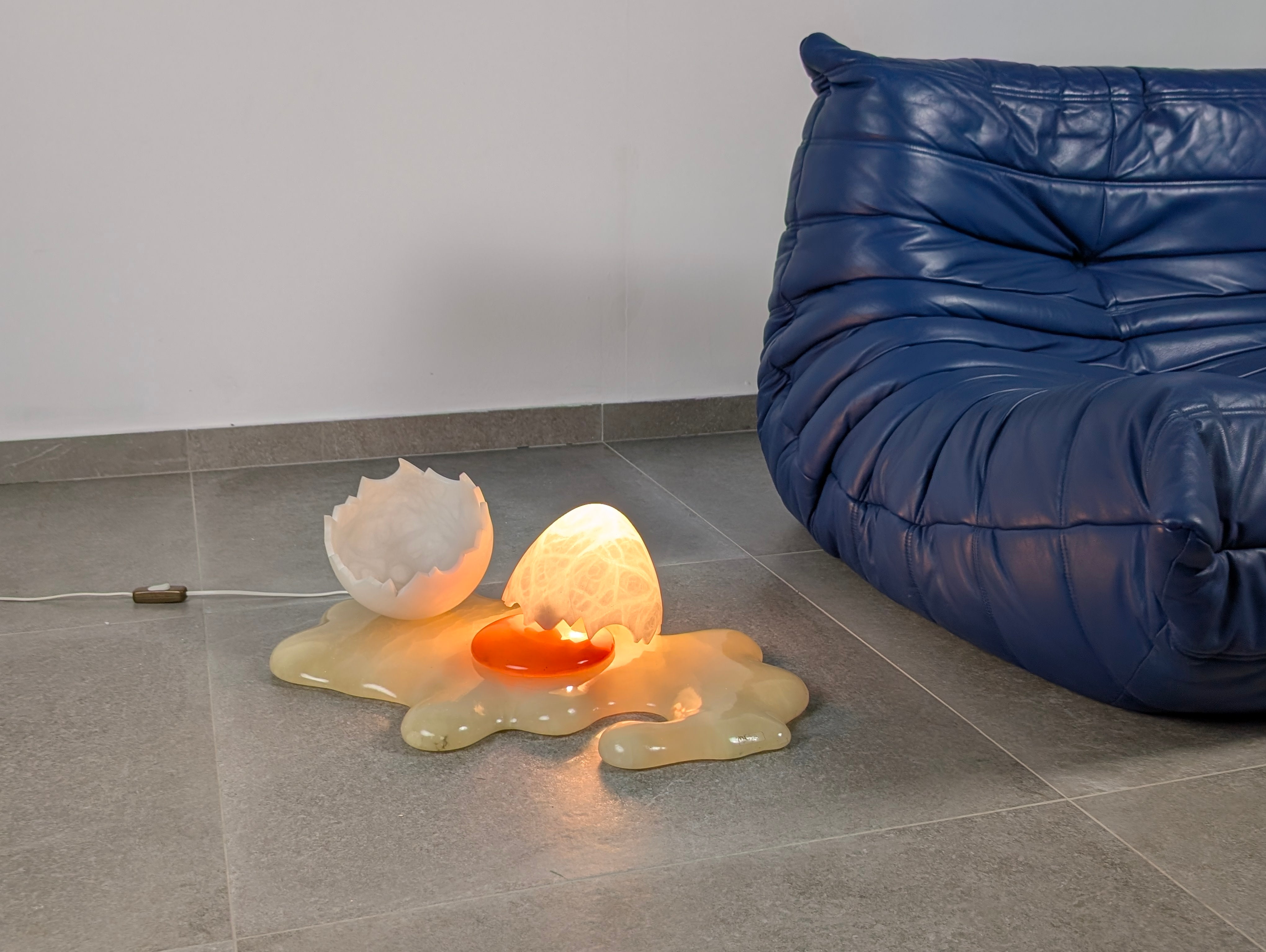 Postmodern_Alabaster_Egg_Table_Lamp_by_Marco_Ricciardi,_Handmade_in_Italy,_1980s