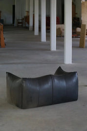 Mario_Bellini_Le_Bambole_Leather_Sofa_for_B&B_Italia,_Italy_1970s