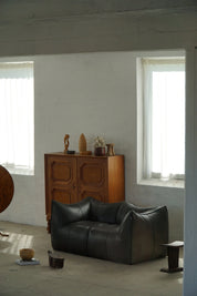 Mario_Bellini_Le_Bambole_Leather_Sofa_for_B&B_Italia,_Italy_1970s