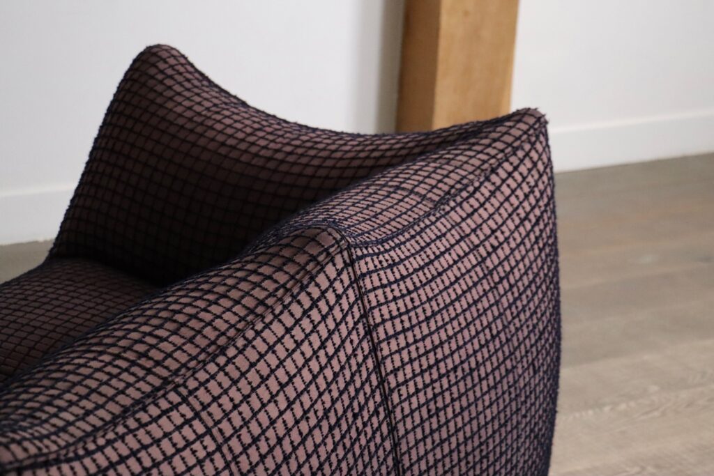 Mario_Bellini_“Le_Bambole”_Sofa_for_B&B_Italia,_1970s