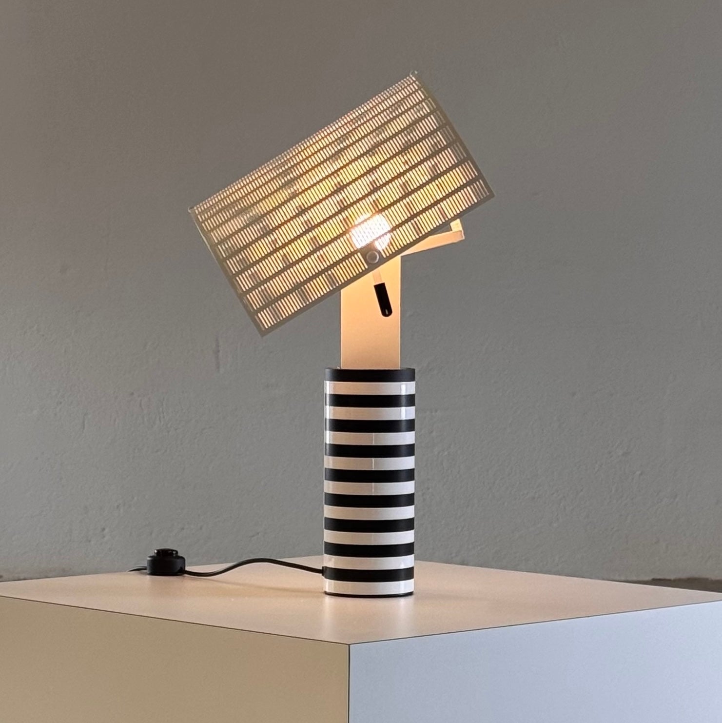 Mario_Botta_‘Shogun’_Table_Lamp_for_Artemide_from_1986