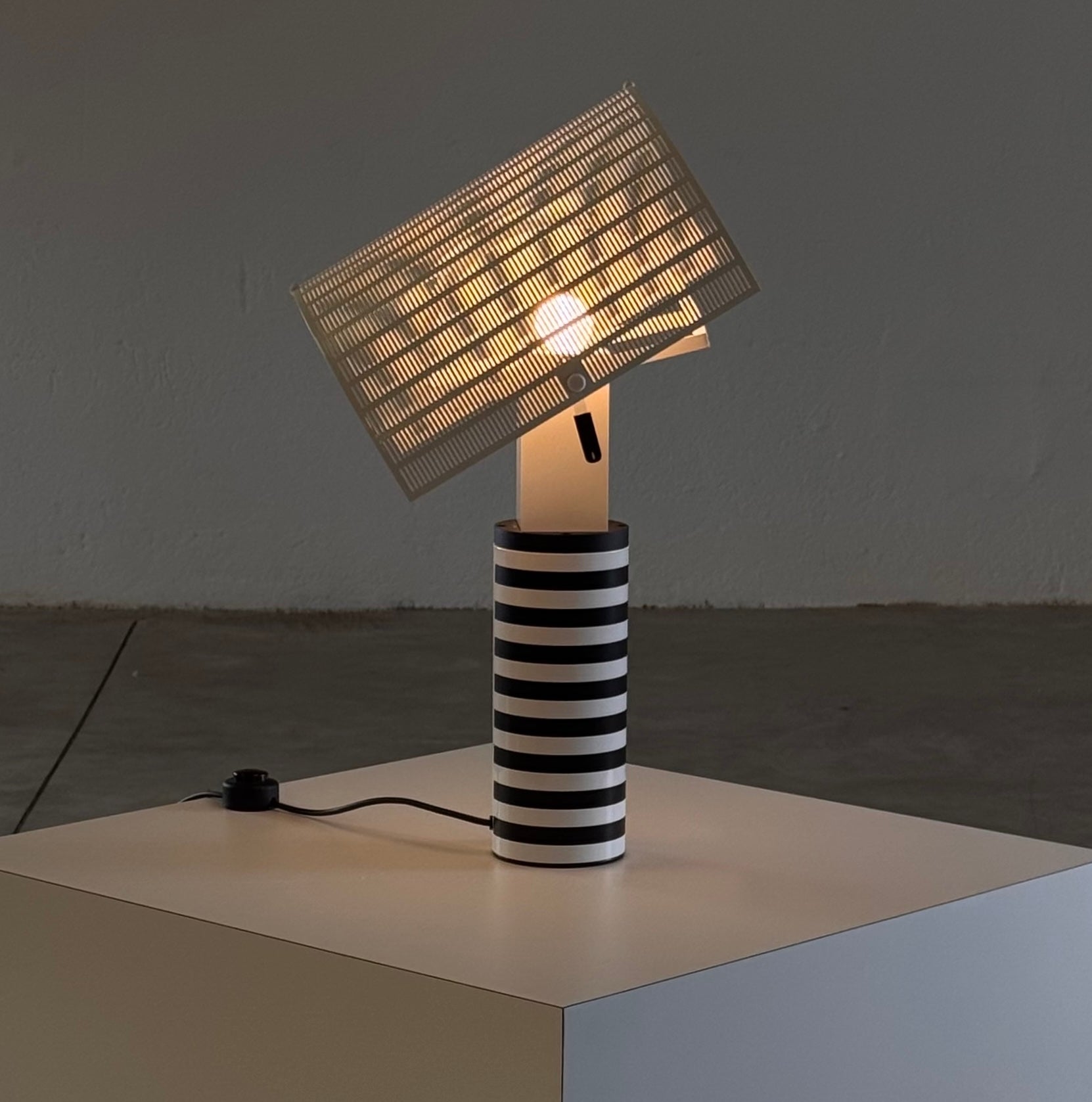 Mario_Botta_‘Shogun’_Table_Lamp_for_Artemide_from_1986