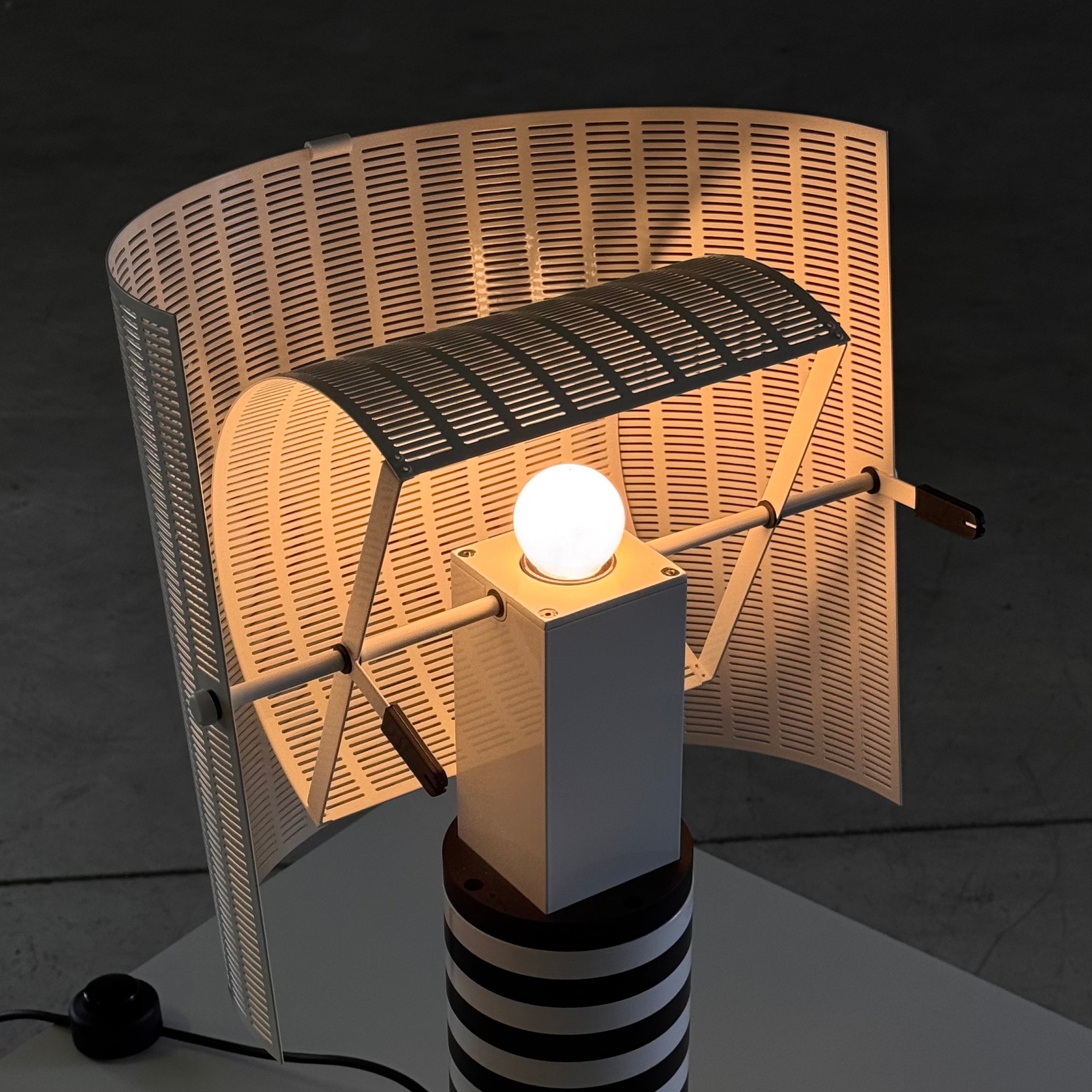 Mario_Botta_‘Shogun’_Table_Lamp_for_Artemide_from_1986