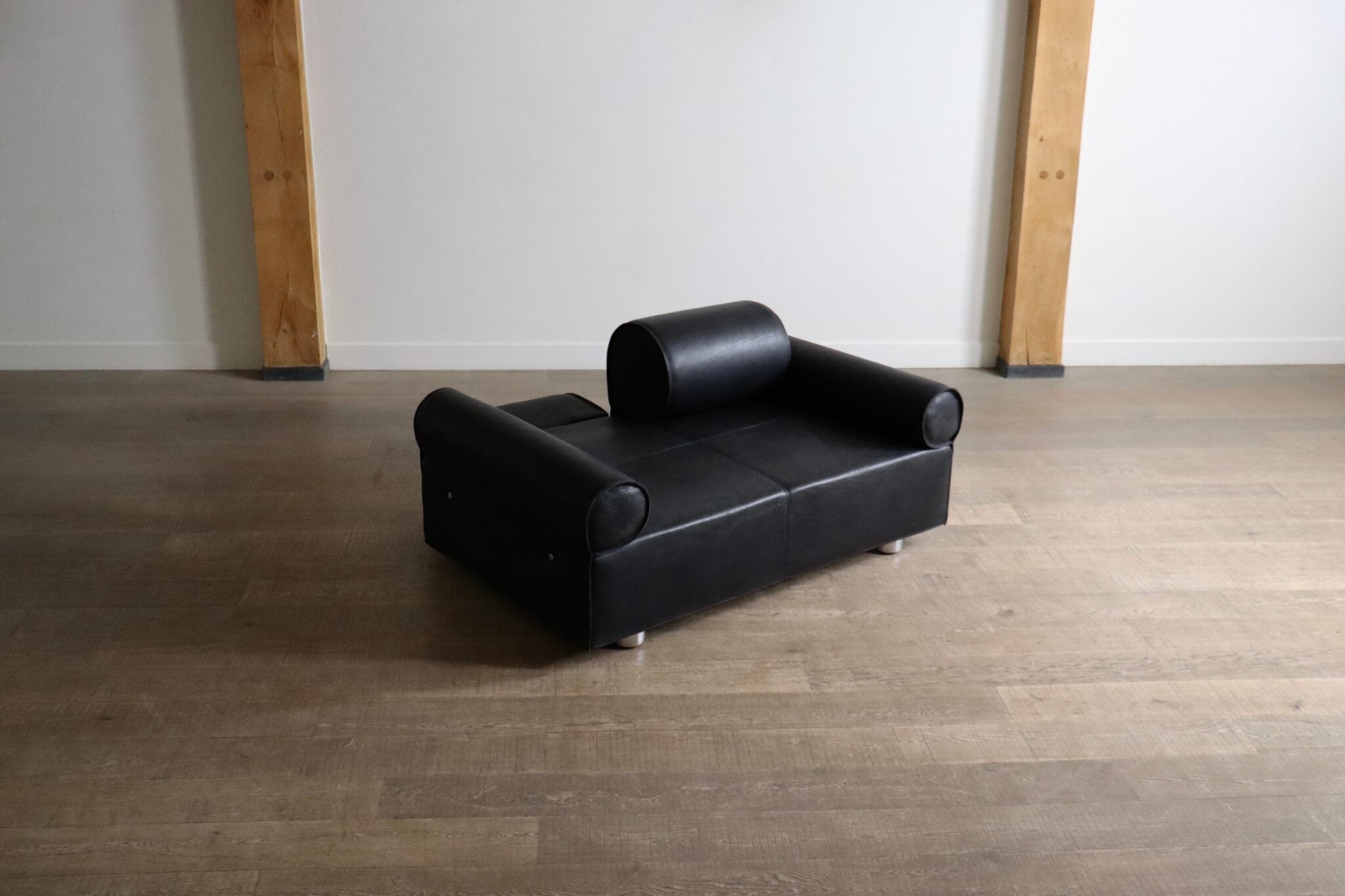 Marzio_Cecchi_Sofa_Daybed_in_Buffalo_Leather,_Italy_1970s
