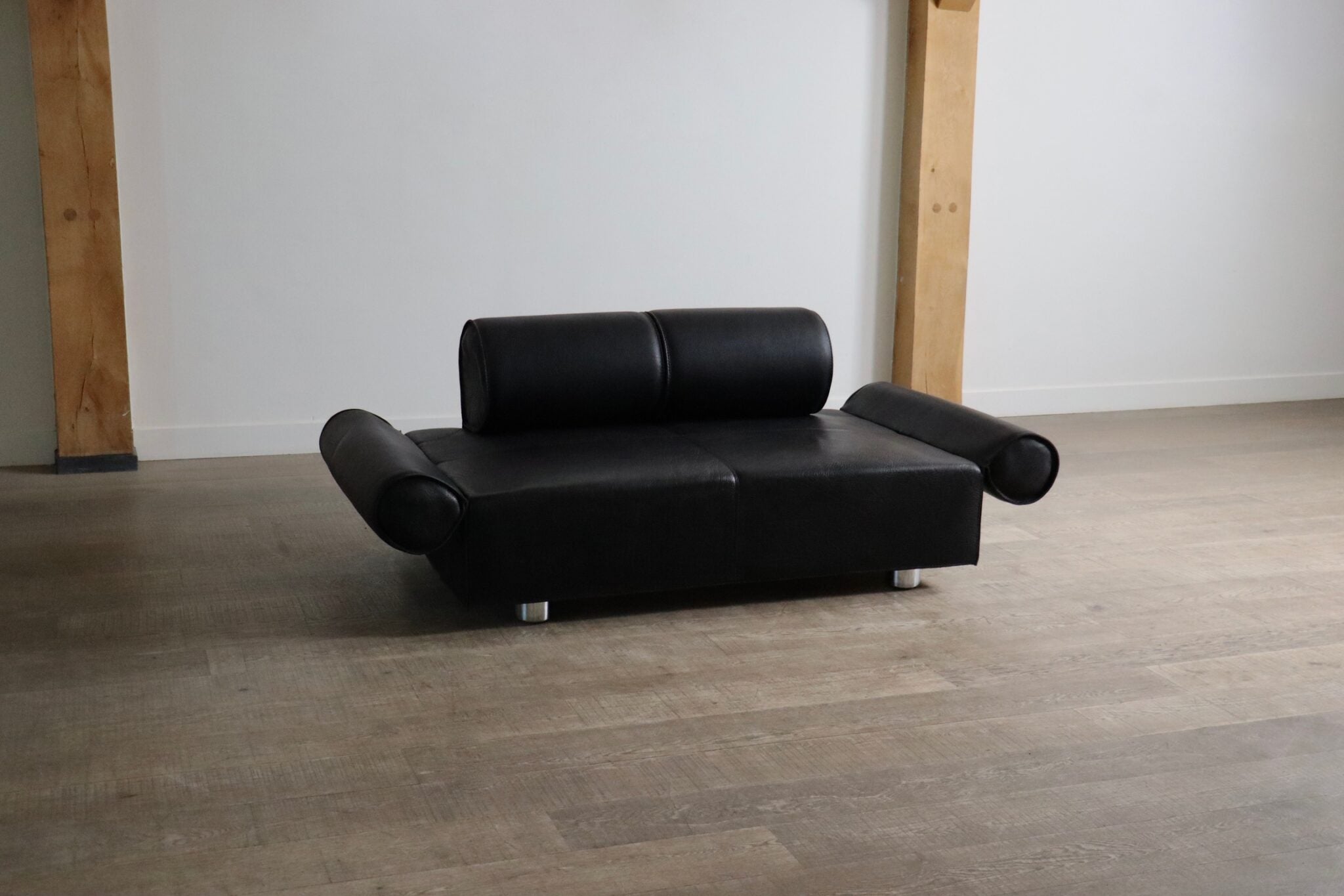 Marzio_Cecchi_Sofa_Daybed_in_Buffalo_Leather,_Italy_1970s