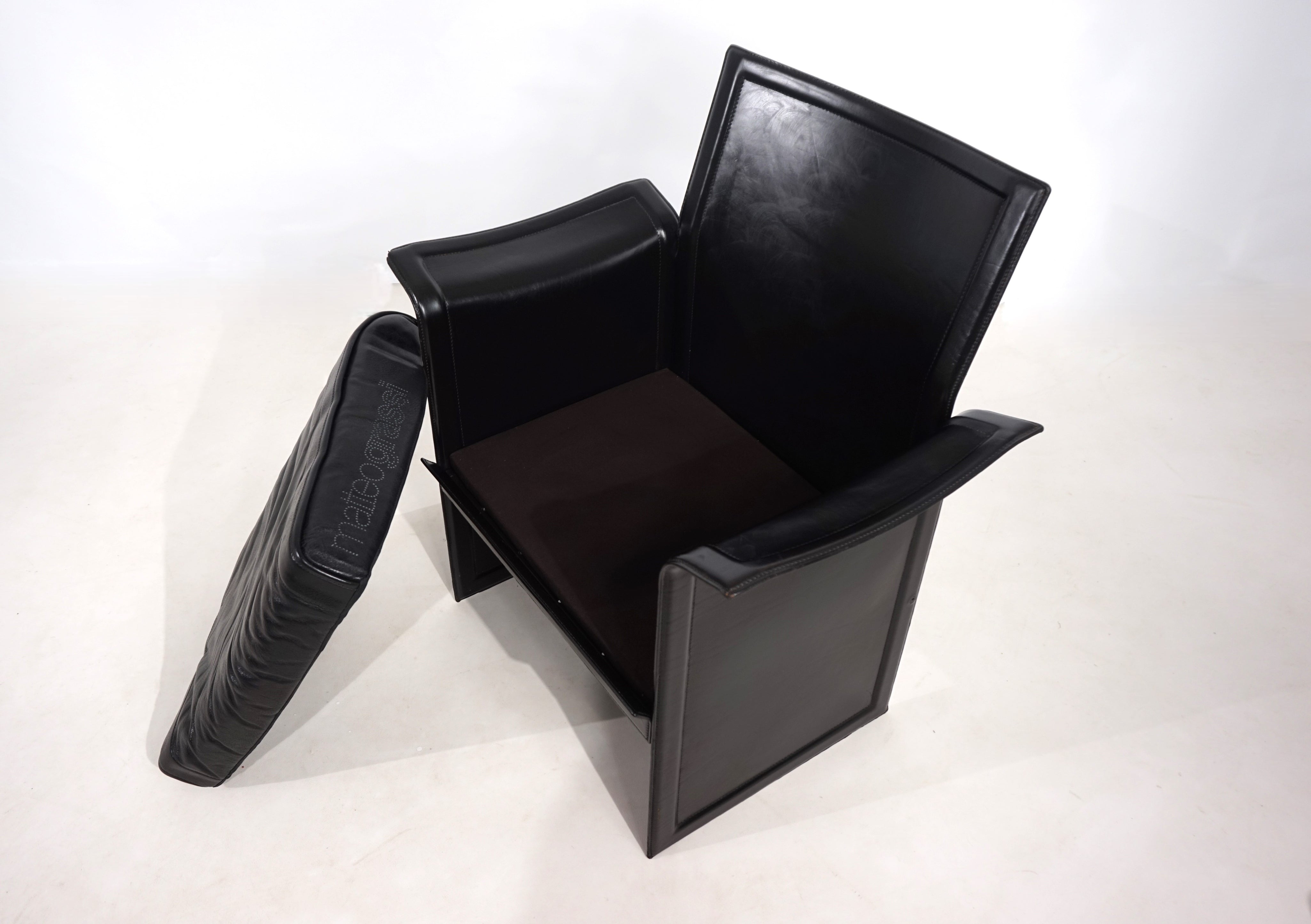 Matteo_Grassi_Korium_leather_lounge_chair_by_Tito_Agnoli,_1980