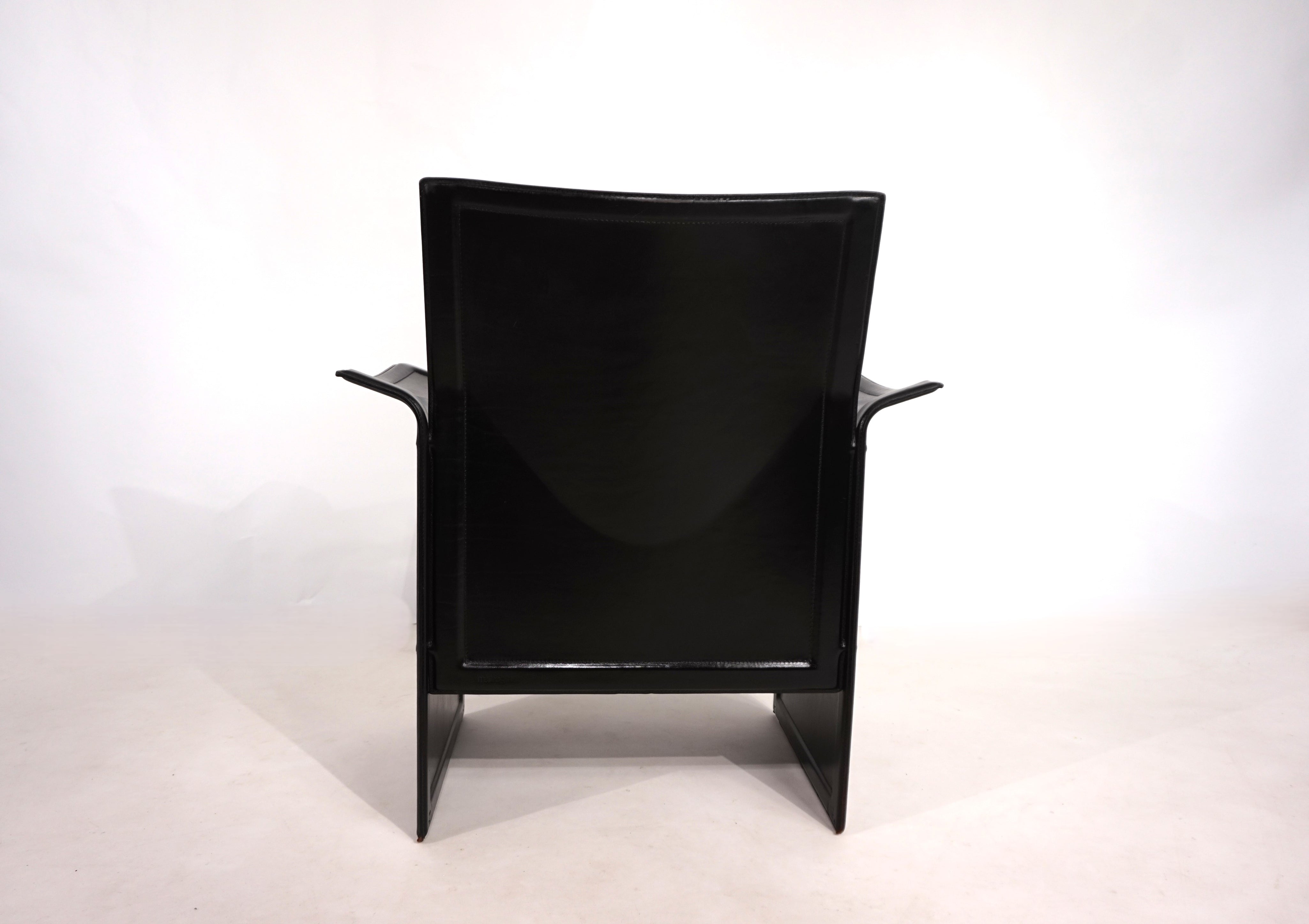 Matteo_Grassi_Korium_leather_lounge_chair_by_Tito_Agnoli,_1980