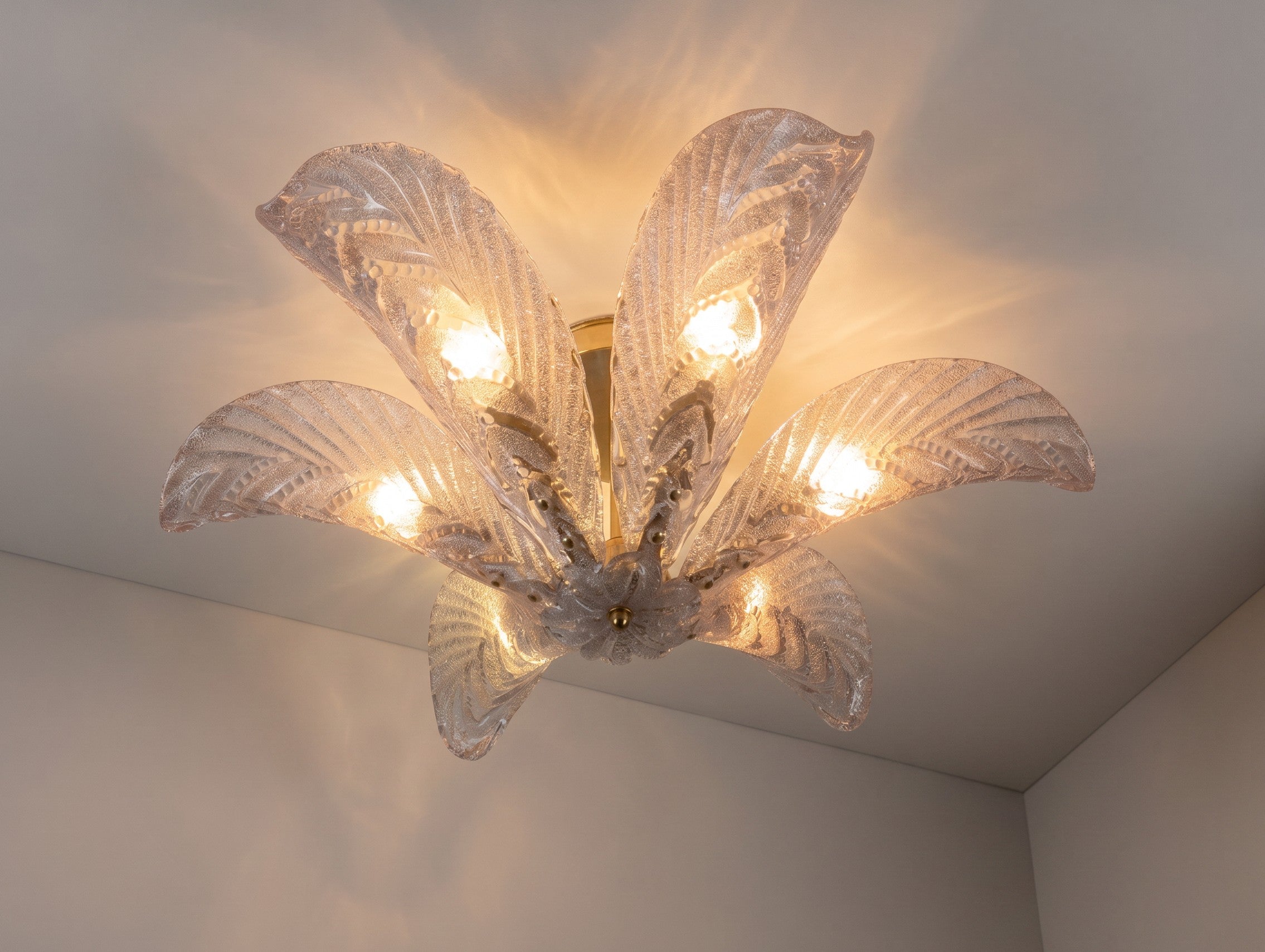 Palm_Leaf_Flush_Mount_Ceiling_Light_by_Mazzega,_Murano_Glass_and_Brass,_Italy,_1960s