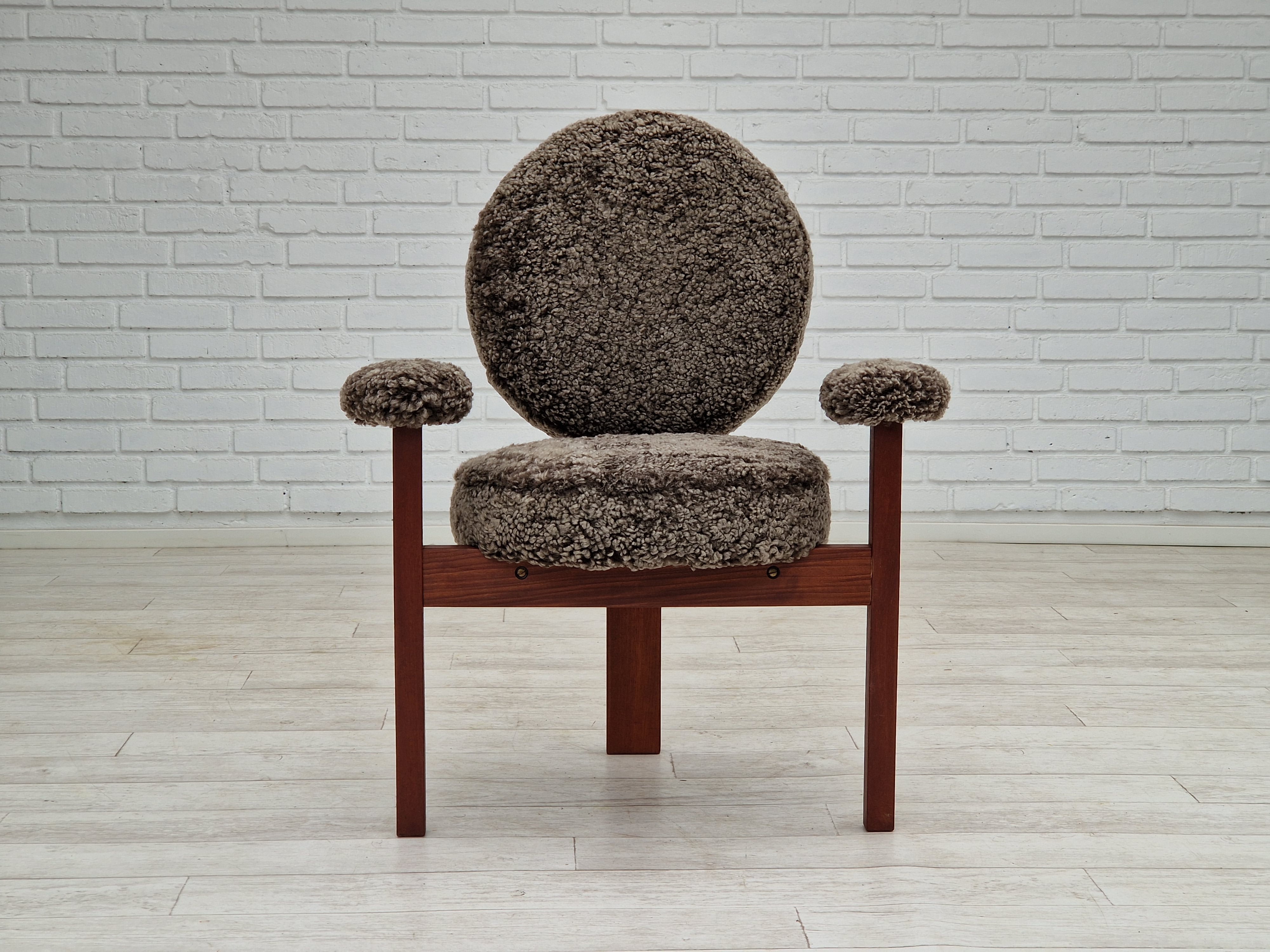 Medalie_Armchair_by_Bent_Møller_Jepsen_1961_Denmark