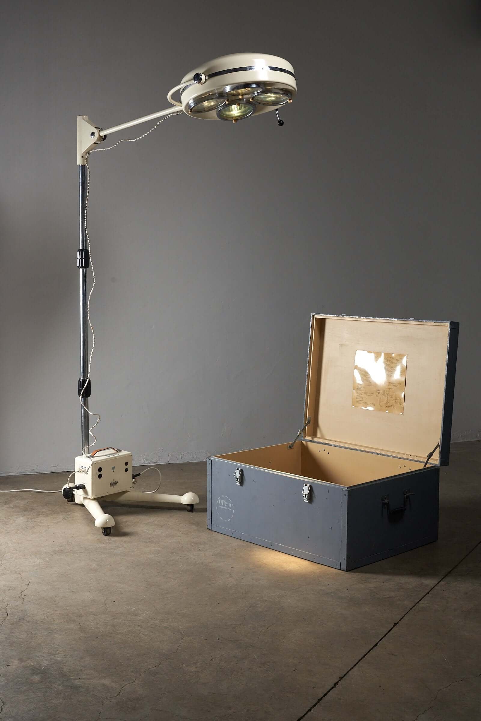 Medical_Floor_Lamp,_Metal_Frame,_1950s,_Europe
