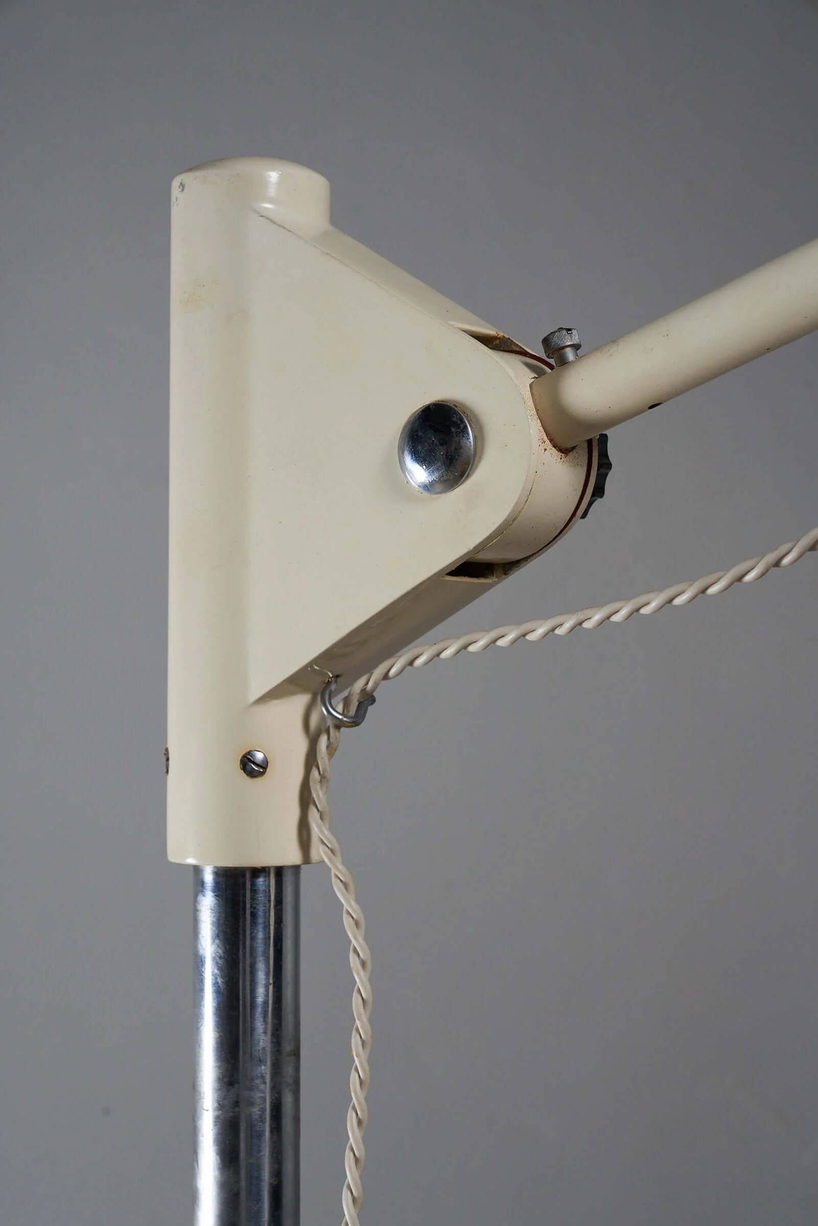 Medical_Floor_Lamp,_Metal_Frame,_1950s,_Europe