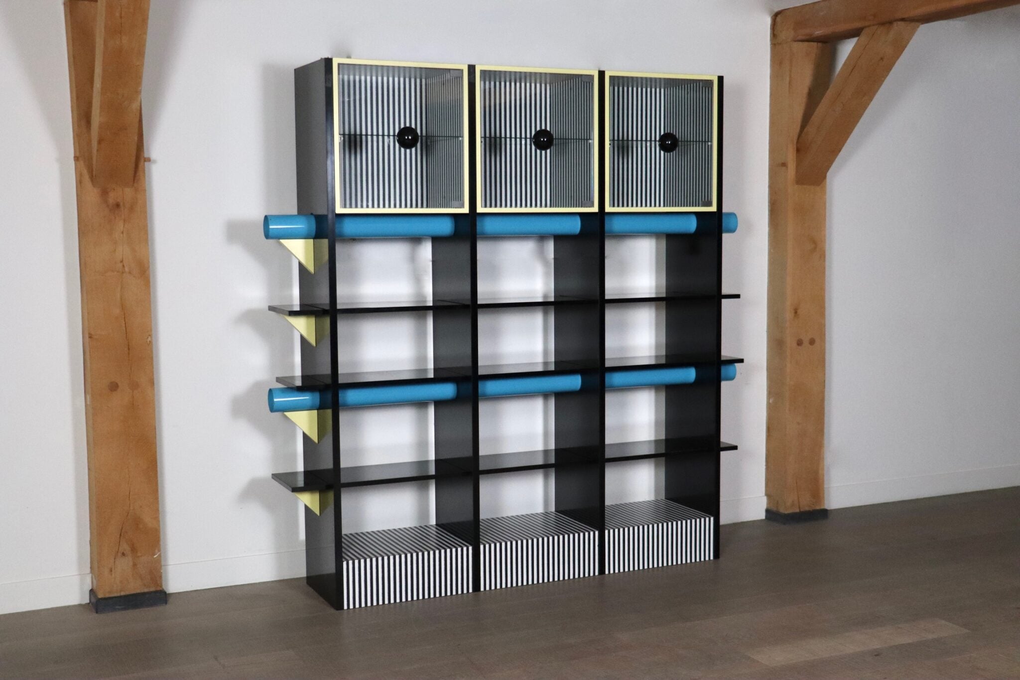 Memphis_“Phoenix”_Bookcase_by_Michele_de_Lucchi,_Milan,_1983