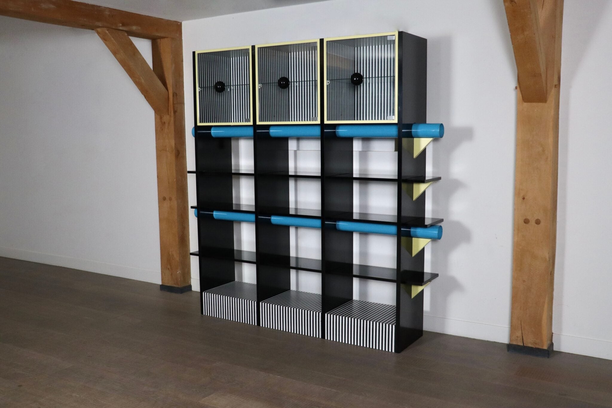 Memphis_“Phoenix”_Bookcase_by_Michele_de_Lucchi,_Milan,_1983