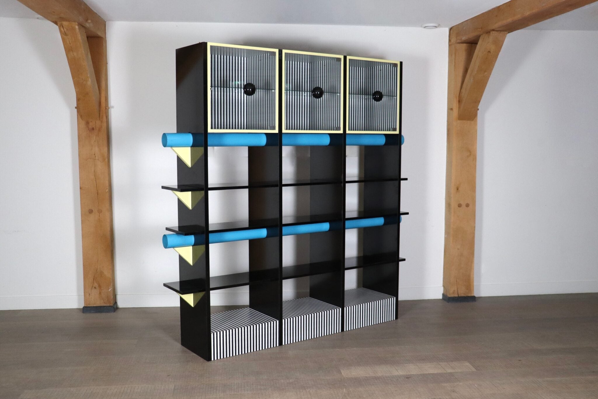 Memphis_“Phoenix”_Bookcase_by_Michele_de_Lucchi,_Milan,_1983