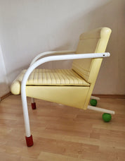 Memphis_Style_Armchair