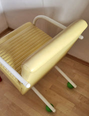 Memphis_Style_Armchair