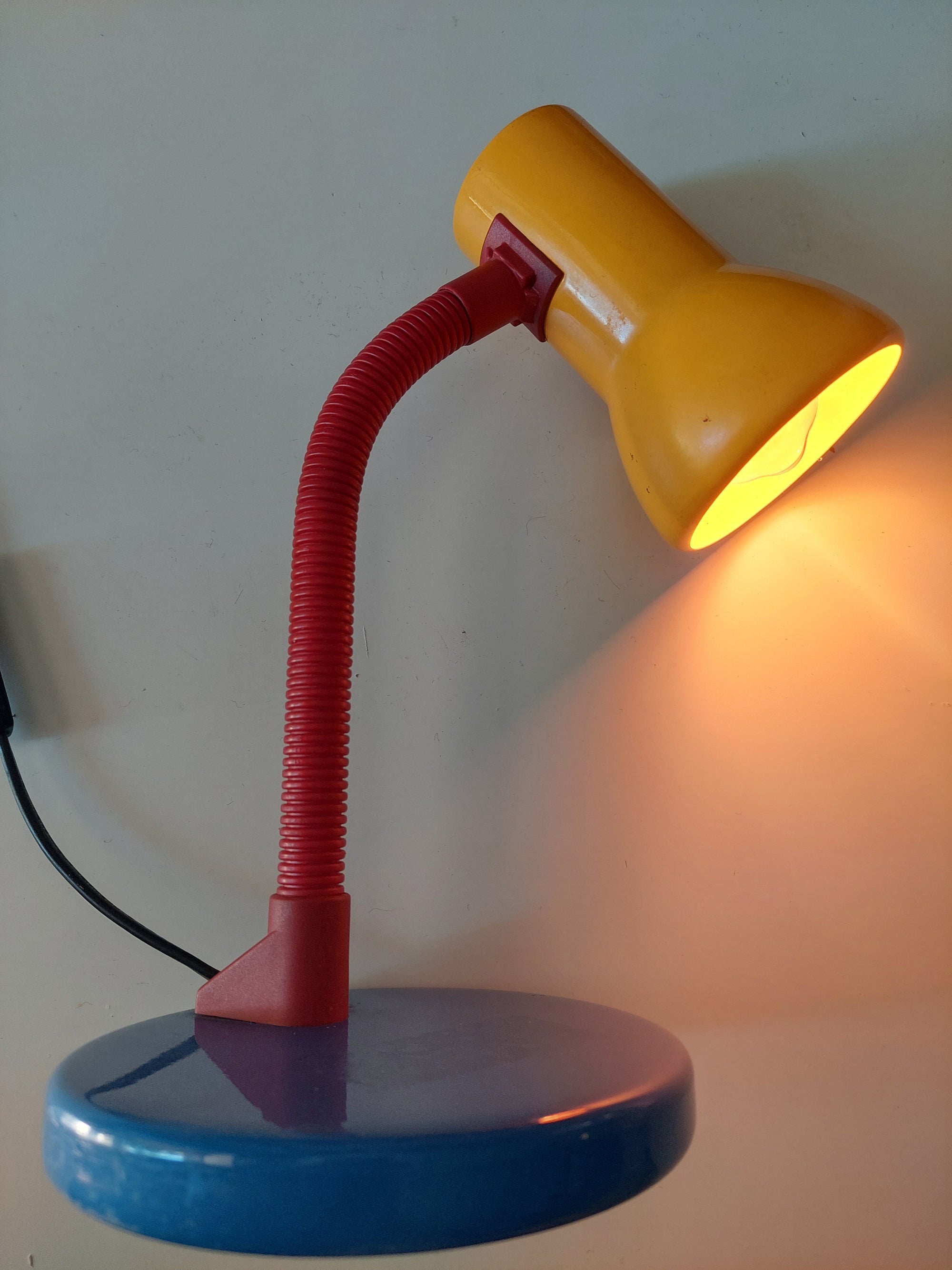 Italian_Memphis_Style_Desk_Lamp_with_Primary_Colours,_1970s