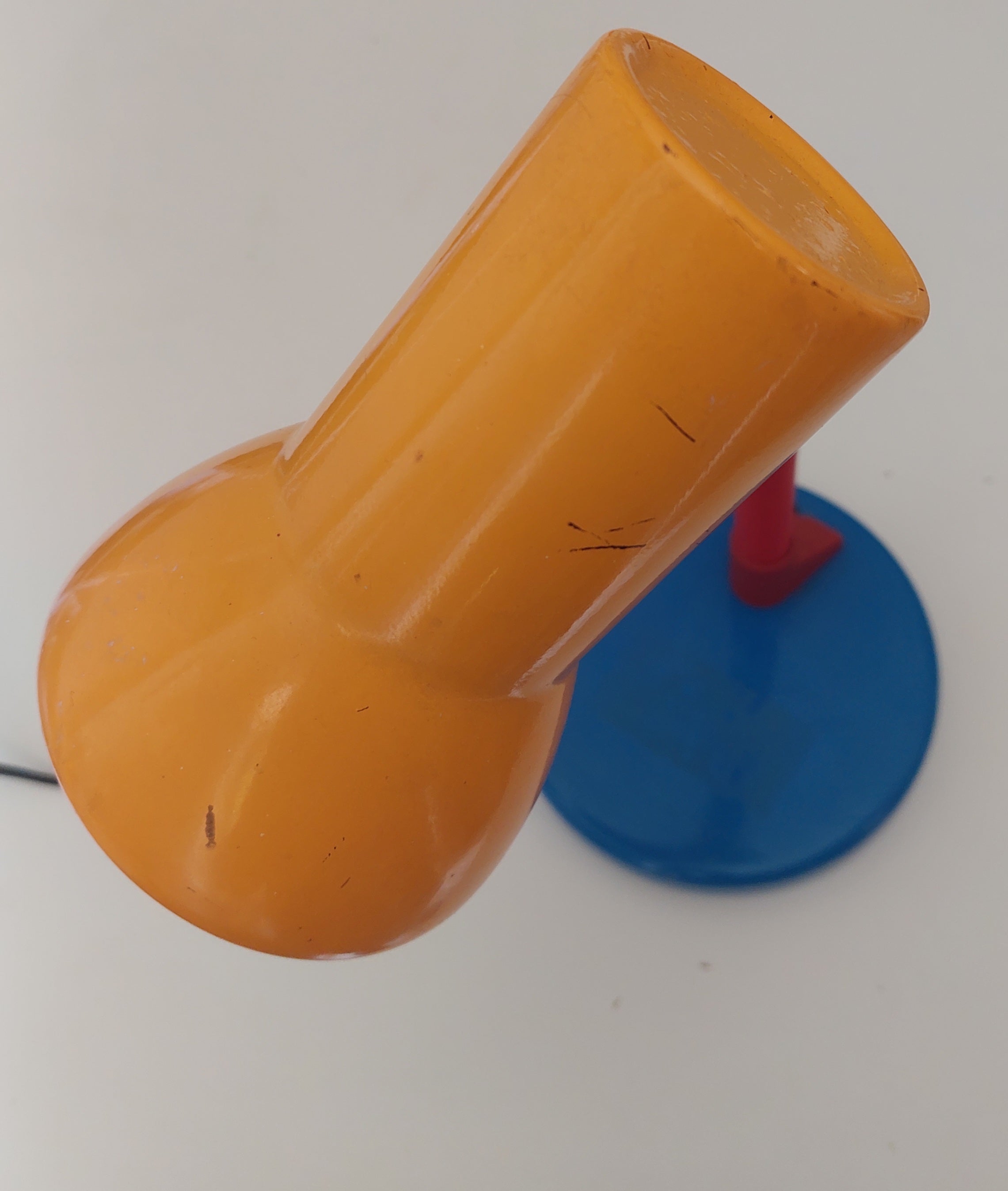 Italian_Memphis_Style_Desk_Lamp_with_Primary_Colours,_1970s