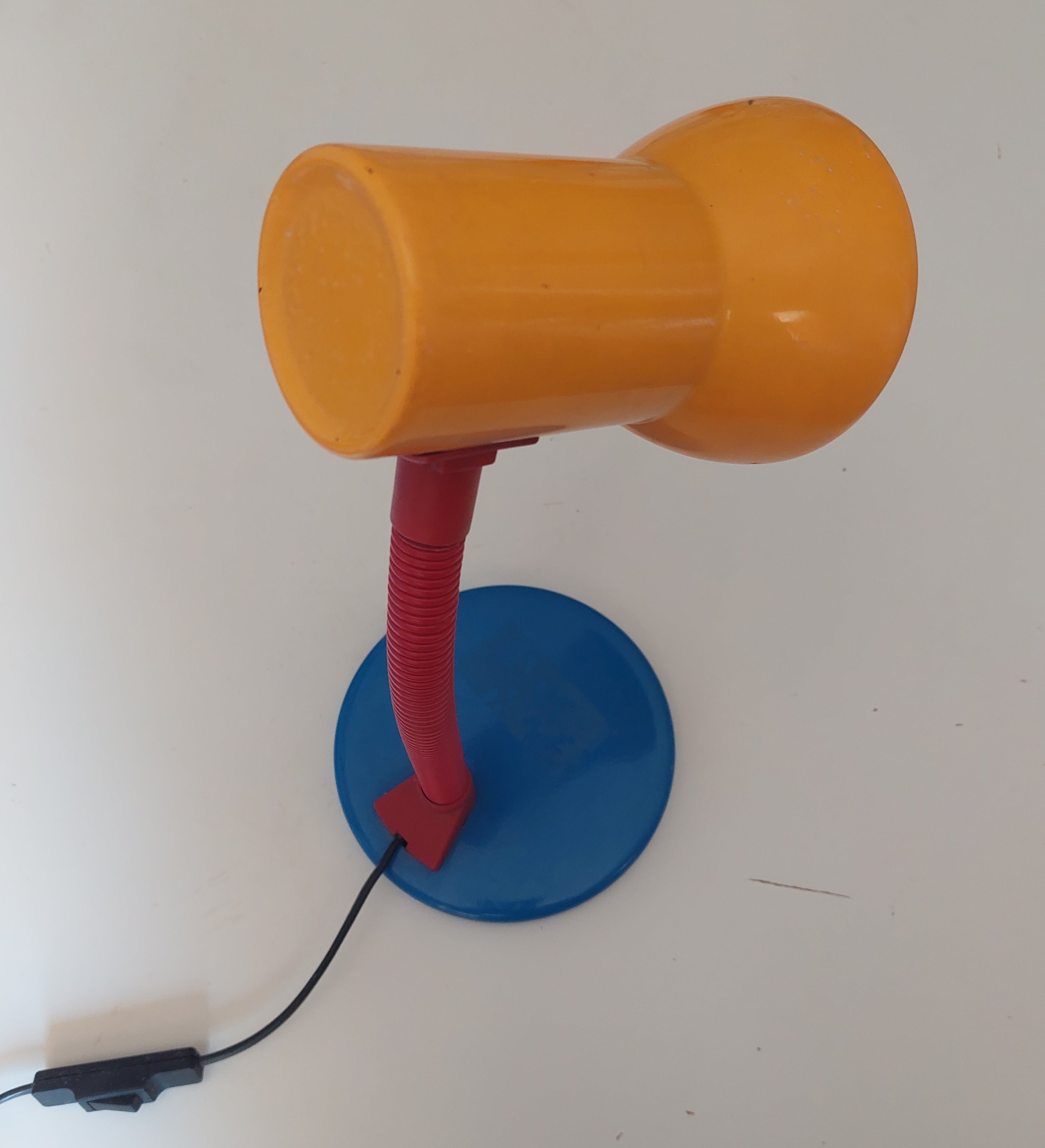 Italian_Memphis_Style_Desk_Lamp_with_Primary_Colours,_1970s