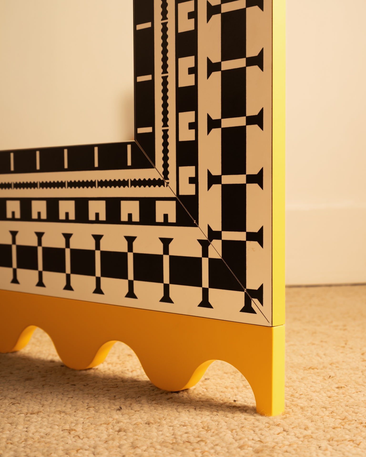 Alessandro_Mendini_Ollo_Wall_Mirror_for_Museo_Alchimia,_1988