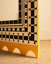 Alessandro_Mendini_Ollo_Wall_Mirror_for_Museo_Alchimia,_1988