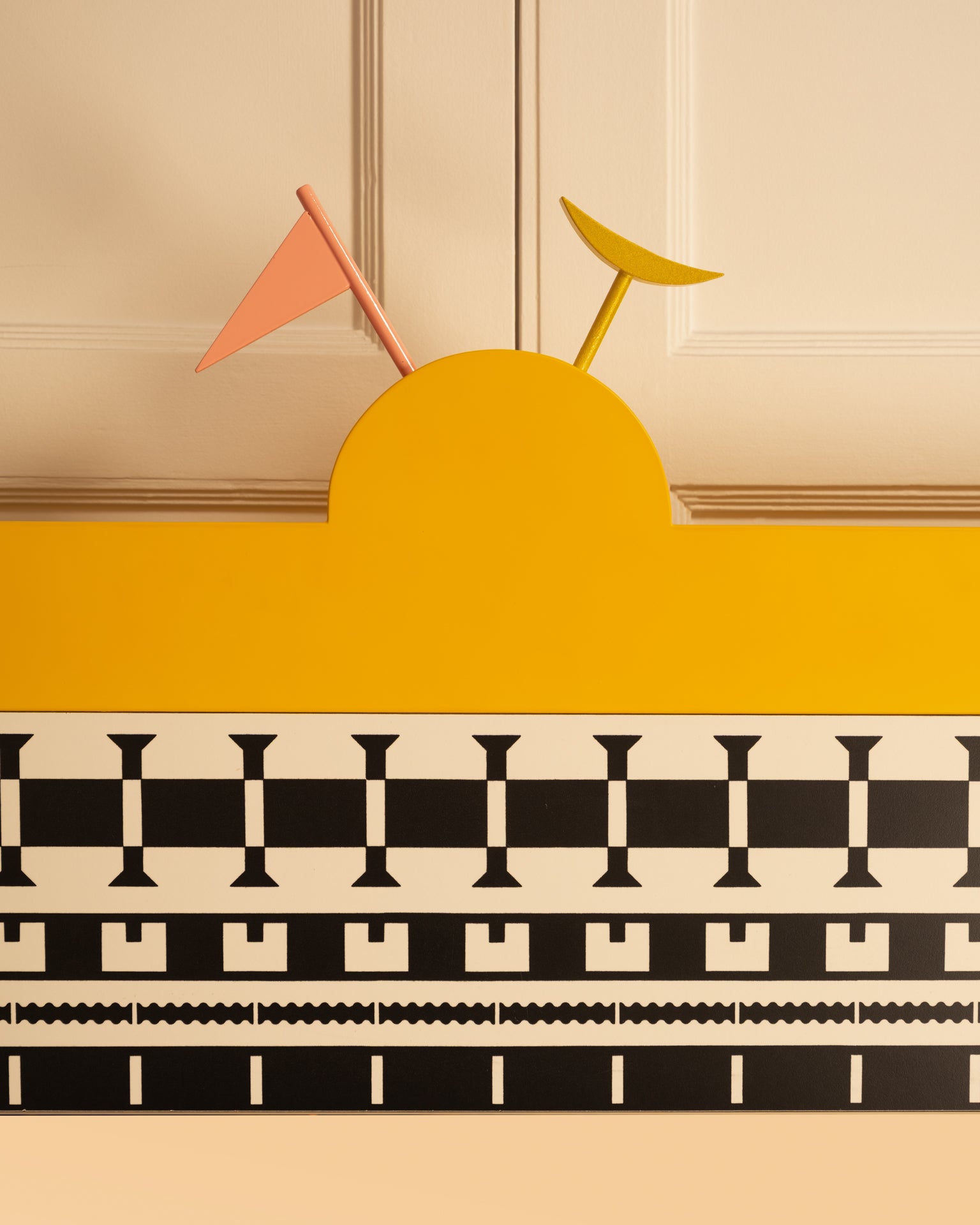 Alessandro_Mendini_Ollo_Wall_Mirror_for_Museo_Alchimia,_1988