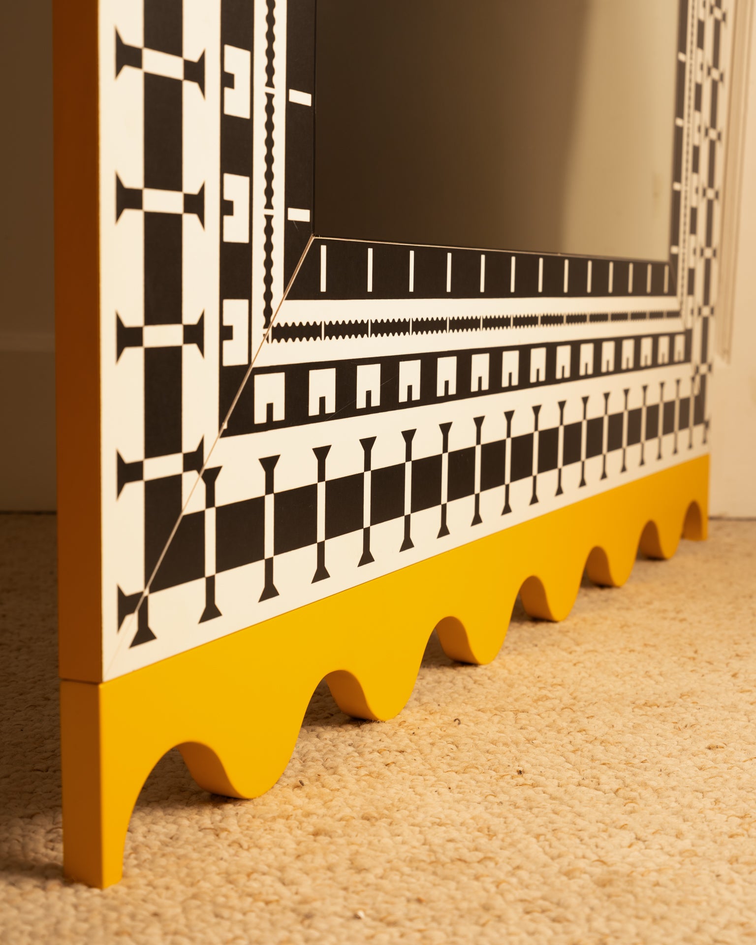 Alessandro_Mendini_Ollo_Wall_Mirror_for_Museo_Alchimia,_1988