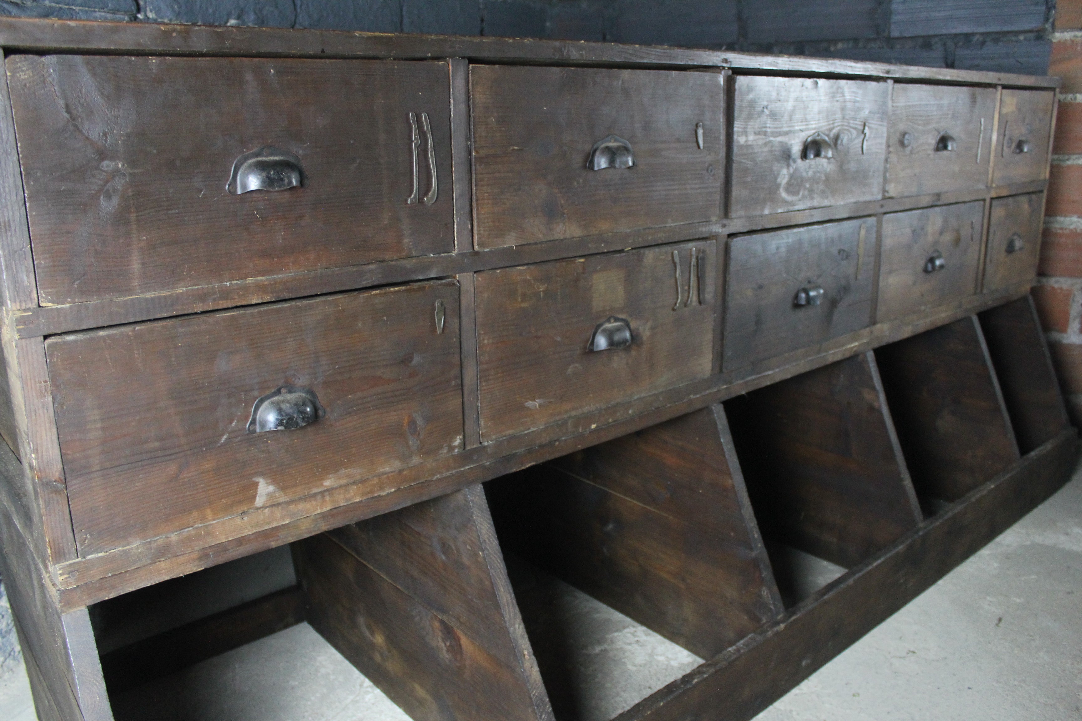 Knife_Maker_Workshop_Cabinet_with_10_Drawers,_20th_Century,_France