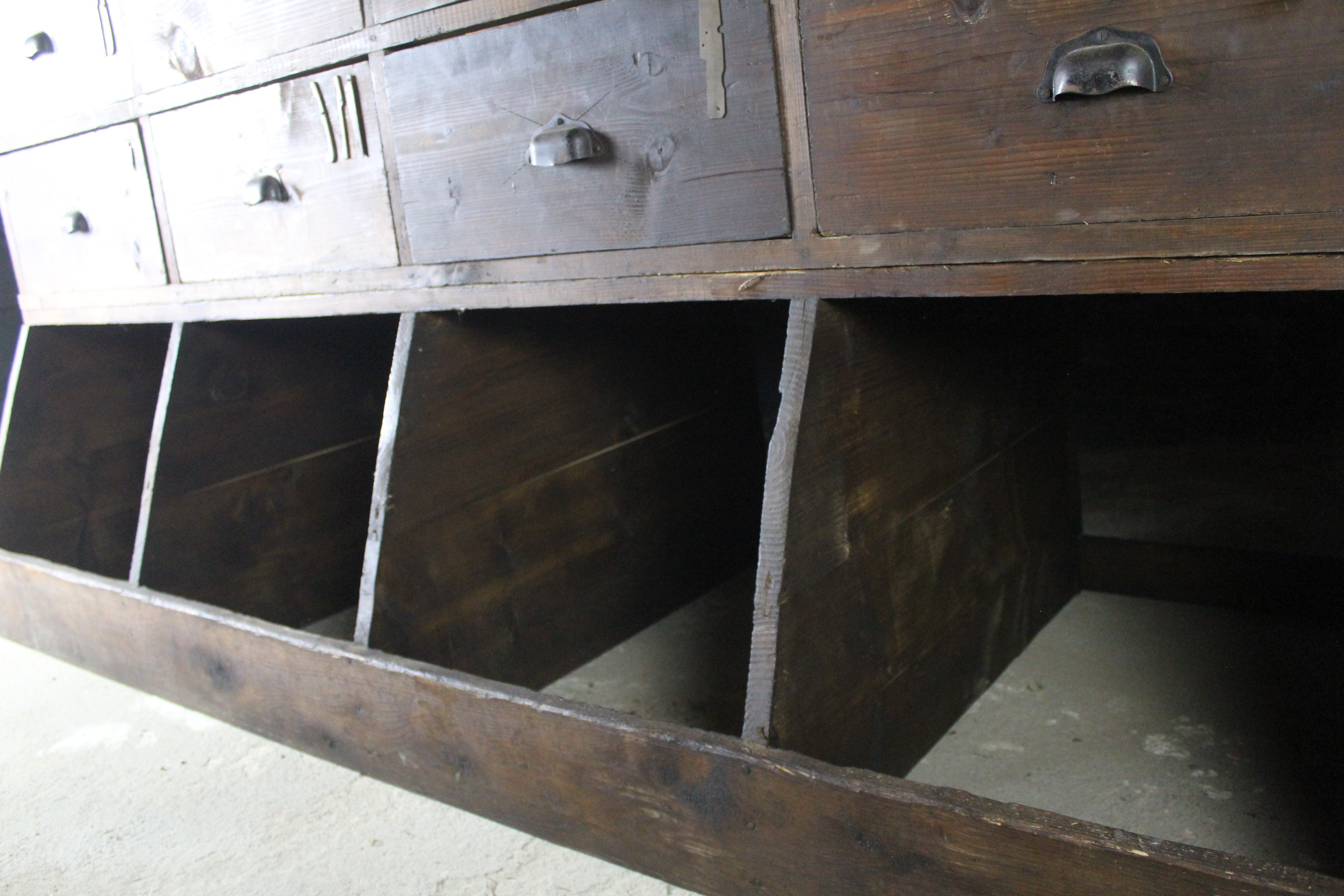 Knife_Maker_Workshop_Cabinet_with_10_Drawers,_20th_Century,_France
