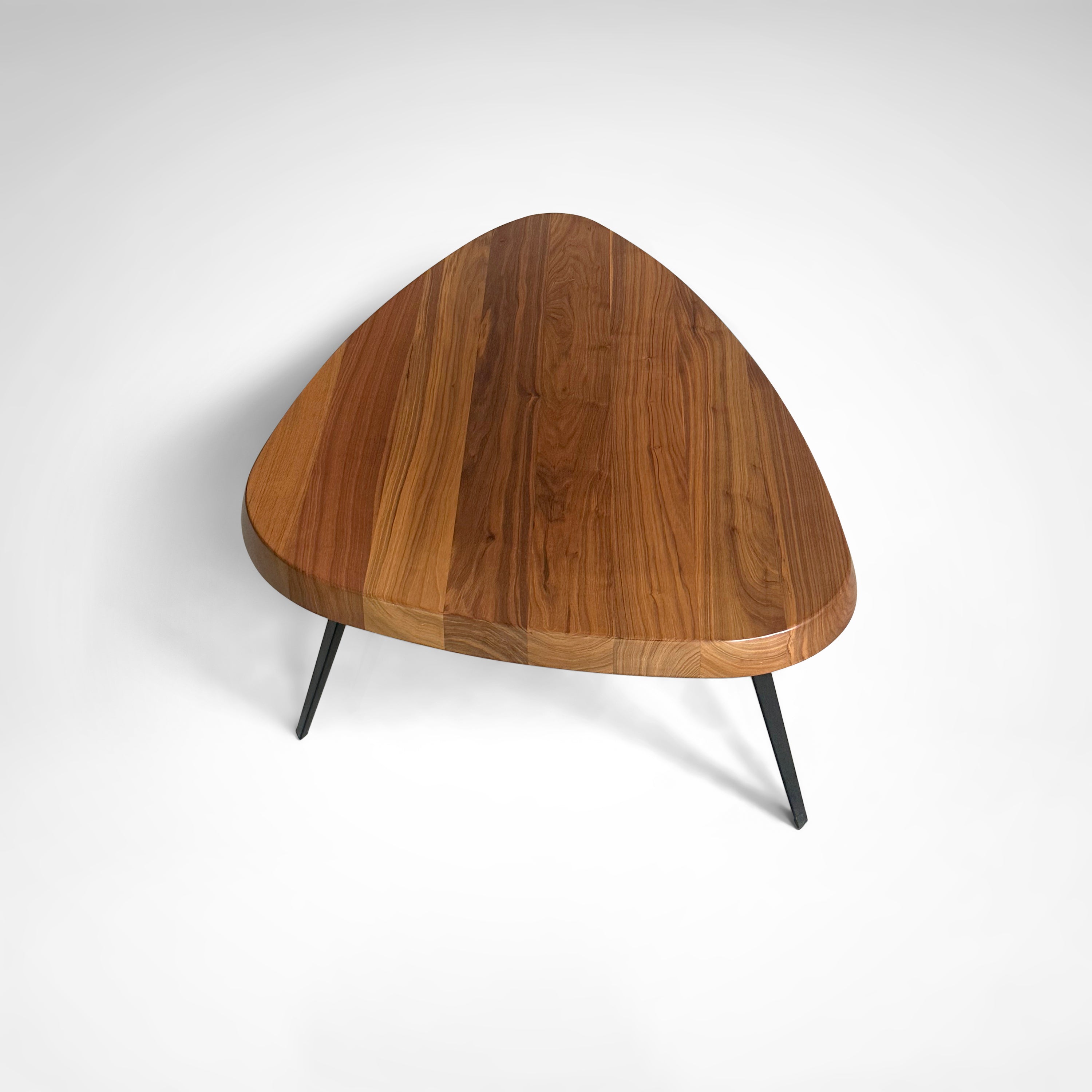Mexique_walnut_coffee_table_by_Charlotte_Perriand_for_Cassina_2015