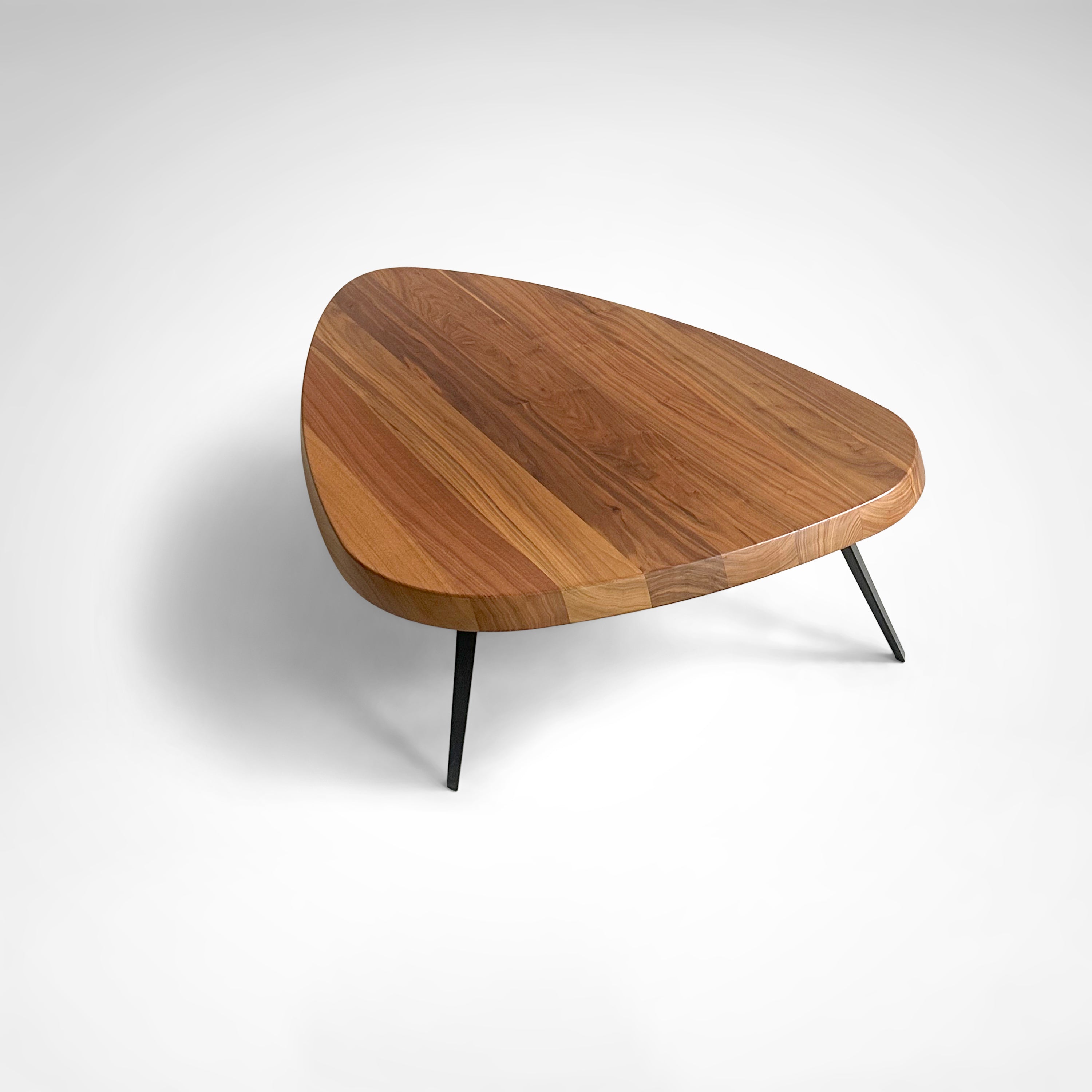 Mexique_walnut_coffee_table_by_Charlotte_Perriand_for_Cassina_2015