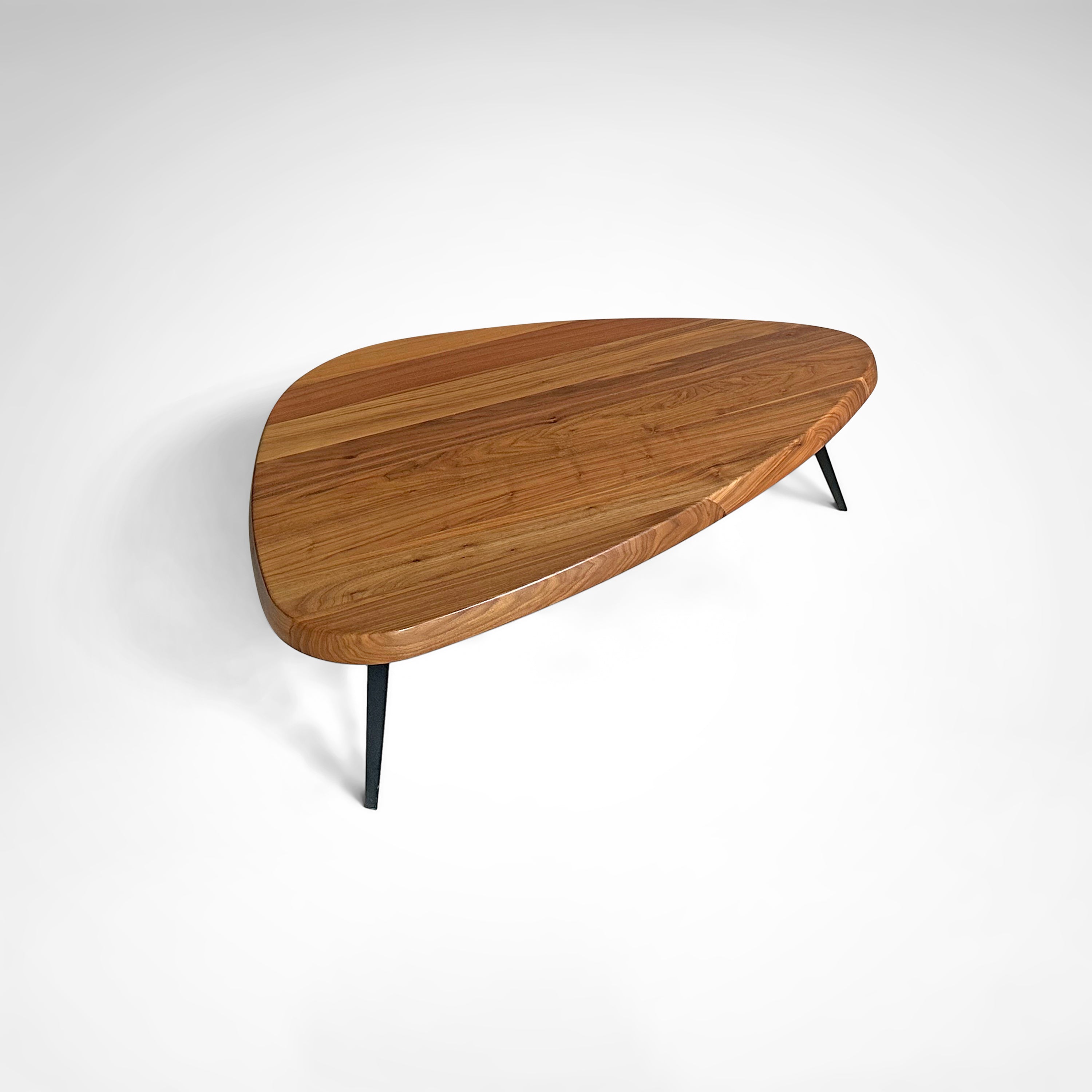 Mexique_walnut_coffee_table_by_Charlotte_Perriand_for_Cassina_2015