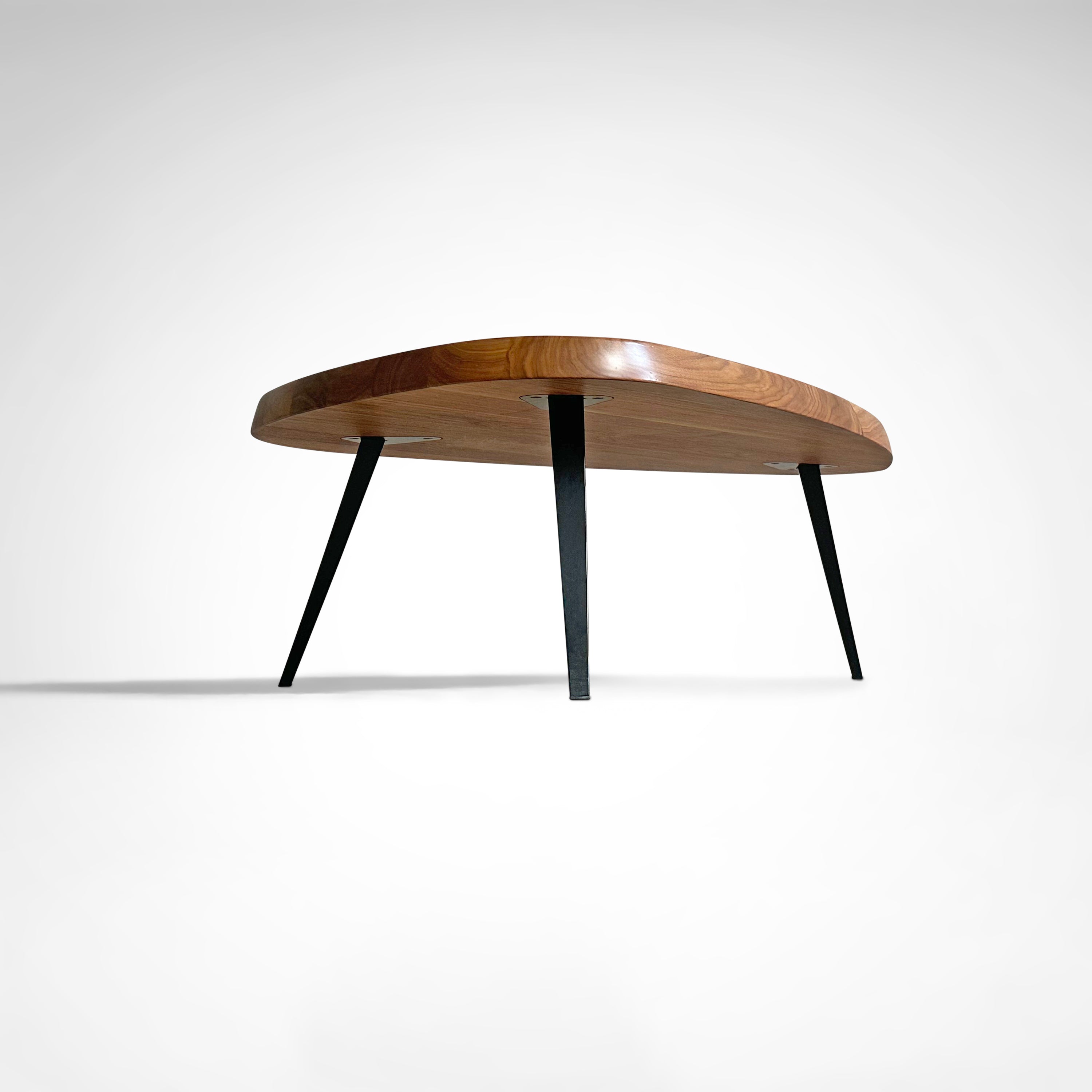Mexique_walnut_coffee_table_by_Charlotte_Perriand_for_Cassina_2015