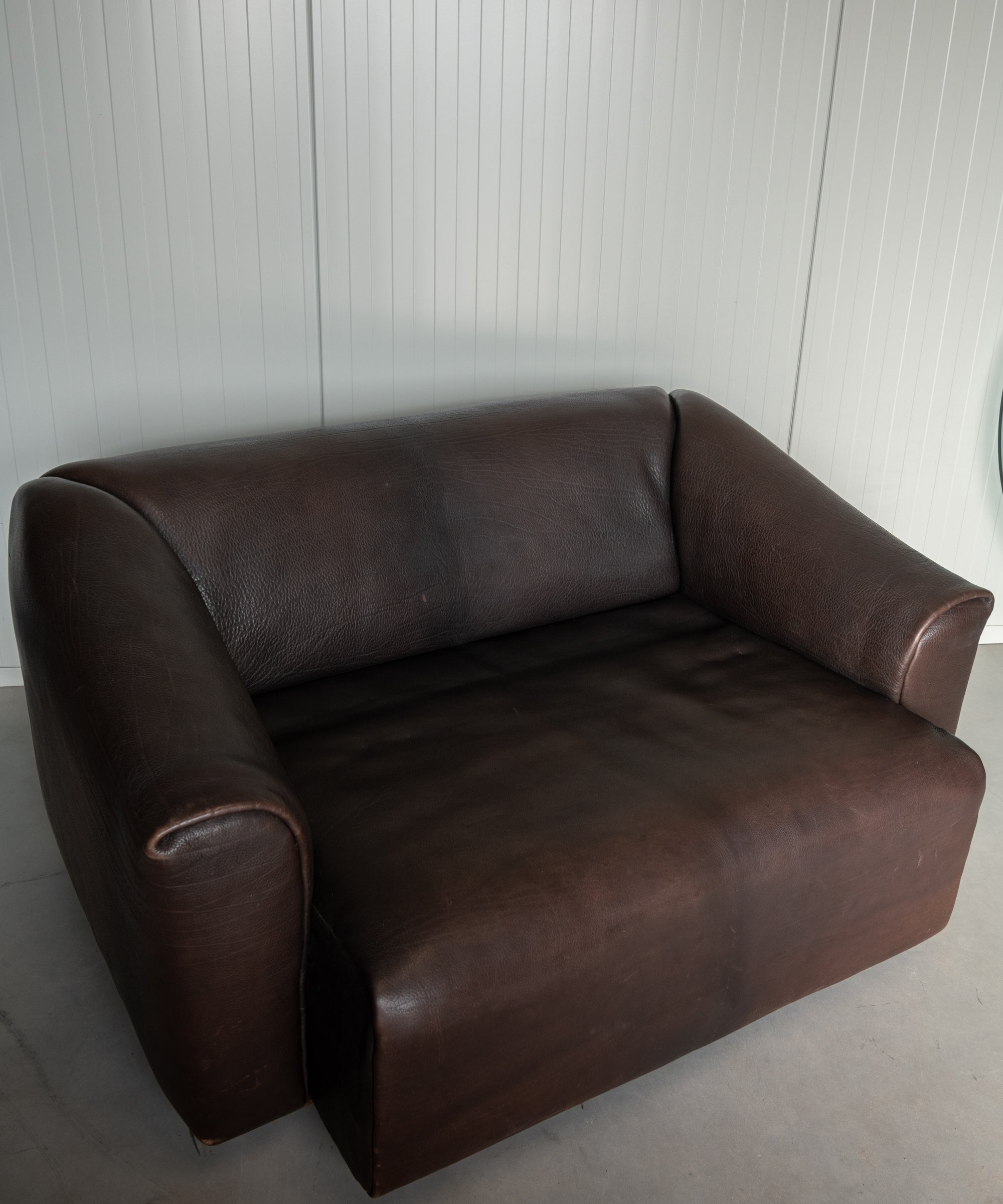 De_Sede_DS-47_NECK_Leather_Two_Seater_Sofa,_Switzerland_1970s