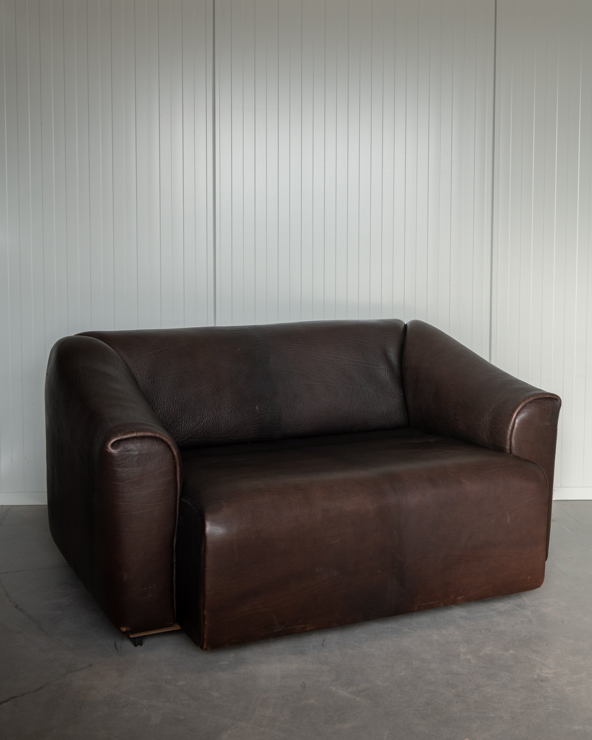 De_Sede_DS-47_NECK_Leather_Two_Seater_Sofa,_Switzerland_1970s