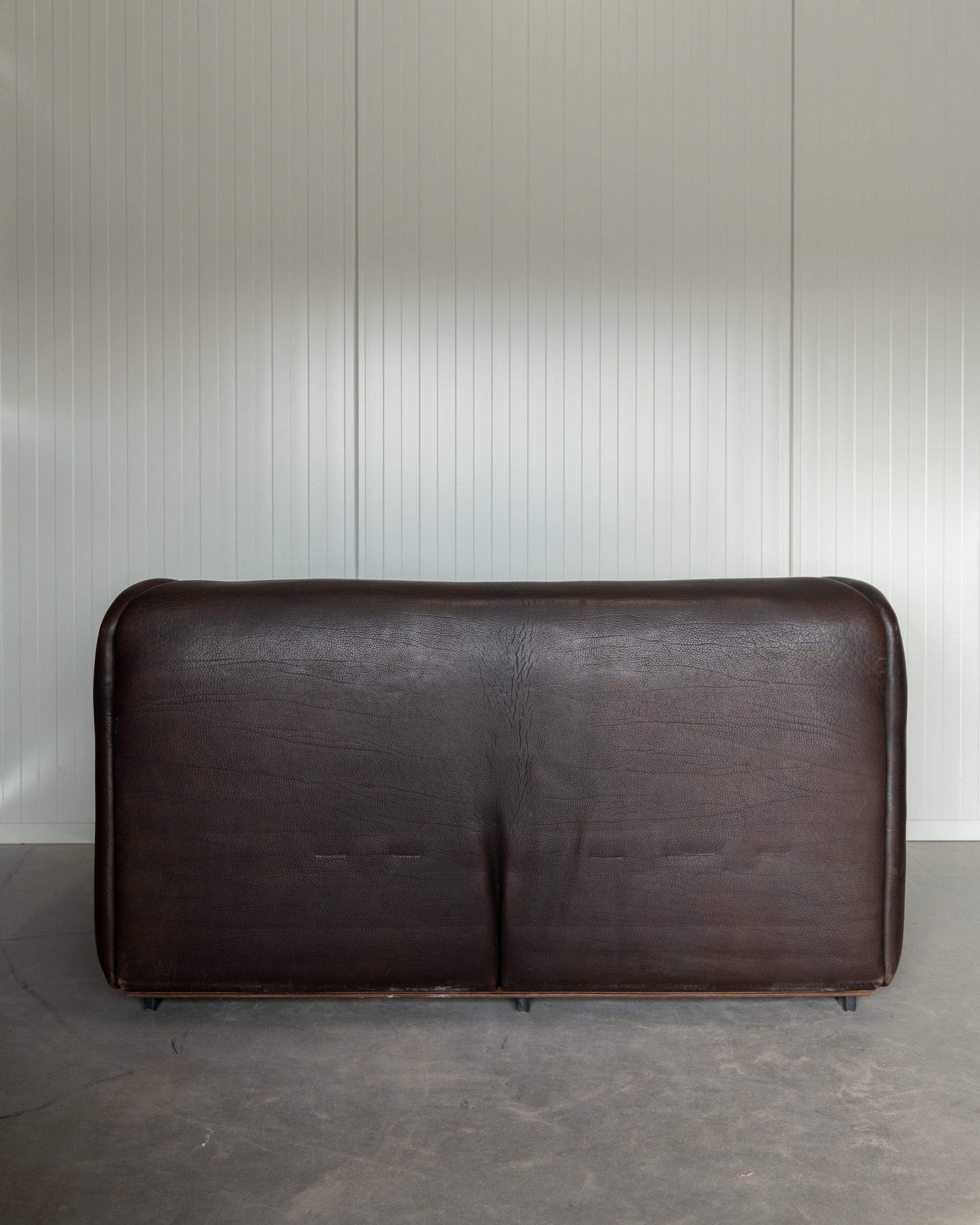 De_Sede_DS-47_NECK_Leather_Two_Seater_Sofa,_Switzerland_1970s