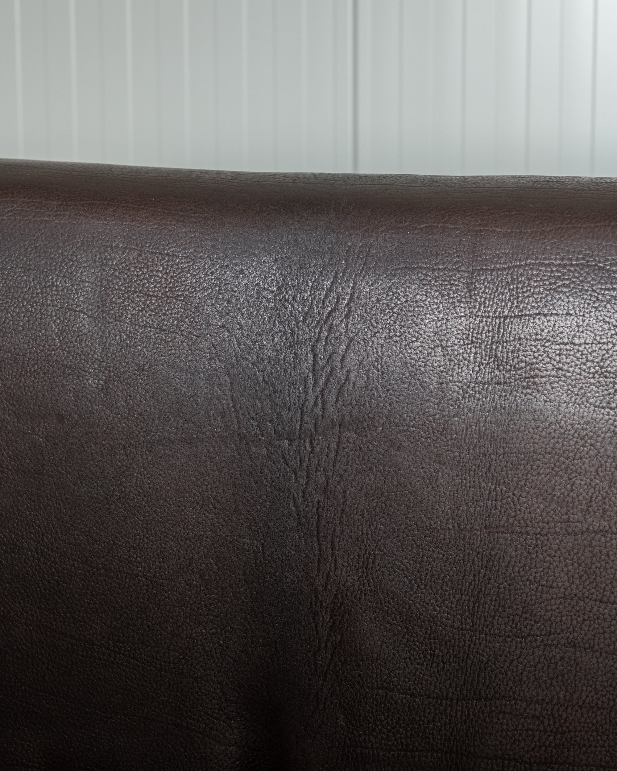 De_Sede_DS-47_NECK_Leather_Two_Seater_Sofa,_Switzerland_1970s