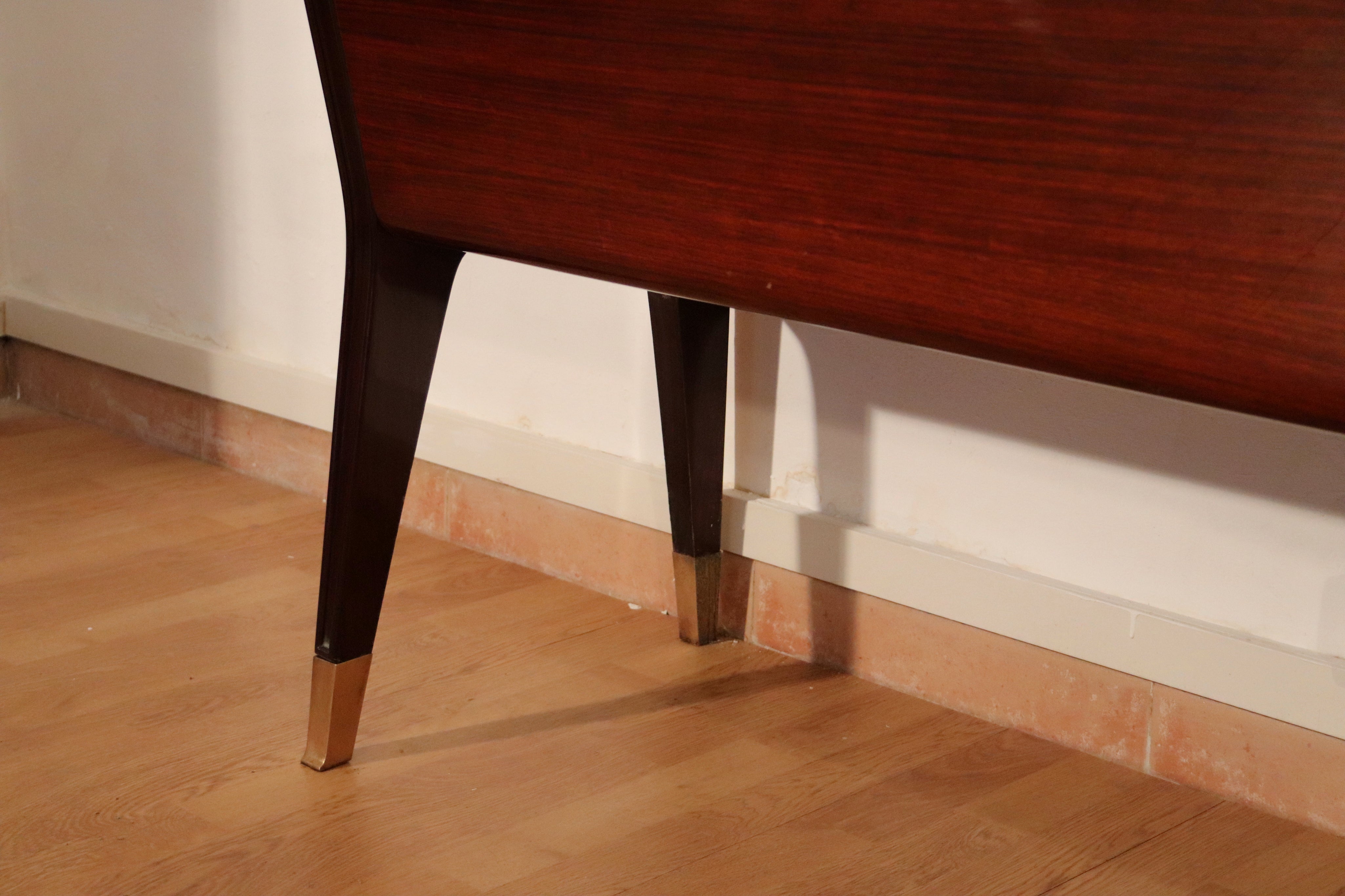Mid-Century_Credenza_by_Osvaldo_Borsani,_Mahogany_Rosewood_Onyx,_Italy,_1950s