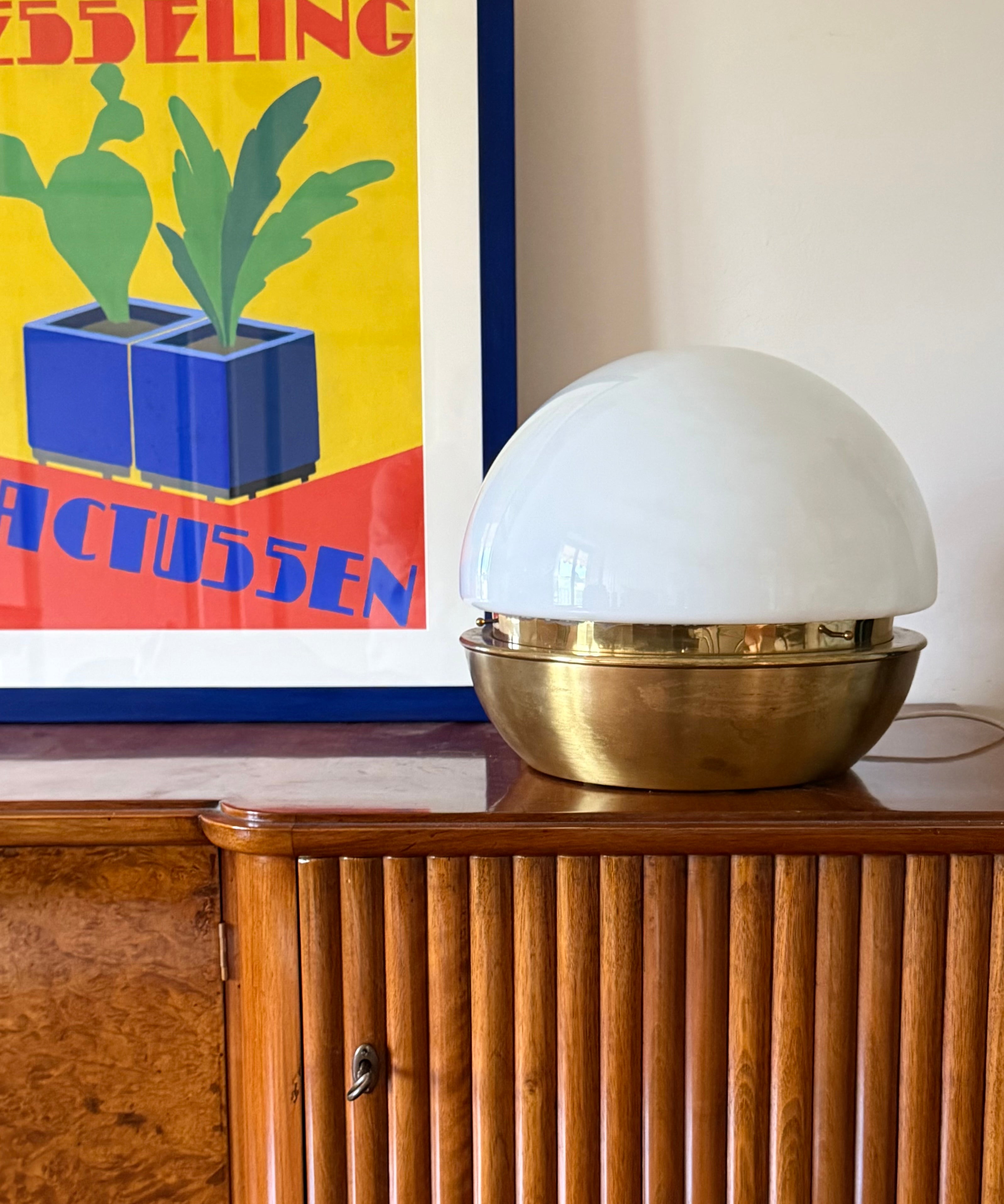 Rumi_Brass_and_Opaline_Glass_Table_Lamp,_Italy_1960s