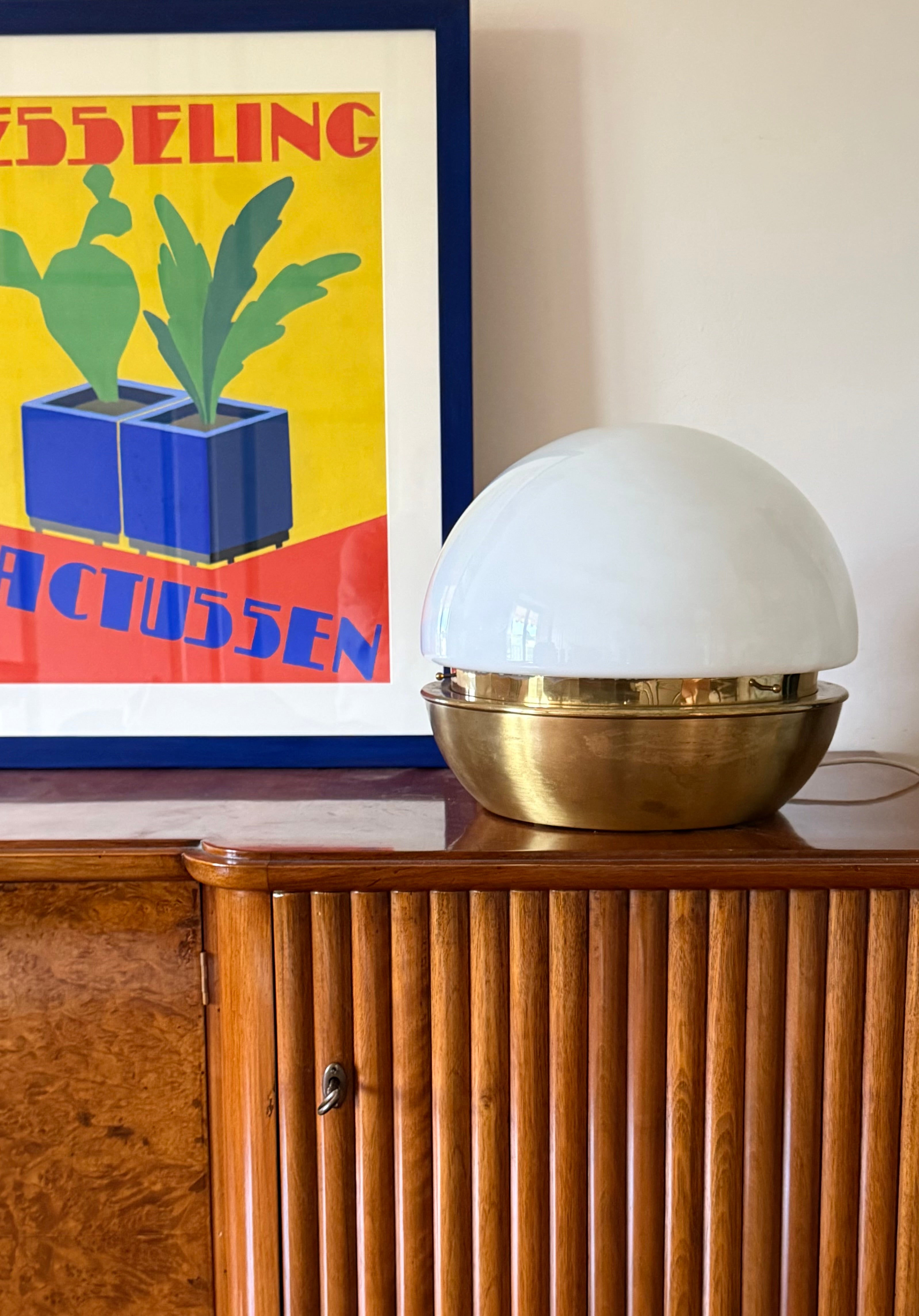 Rumi_Brass_and_Opaline_Glass_Table_Lamp,_Italy_1960s